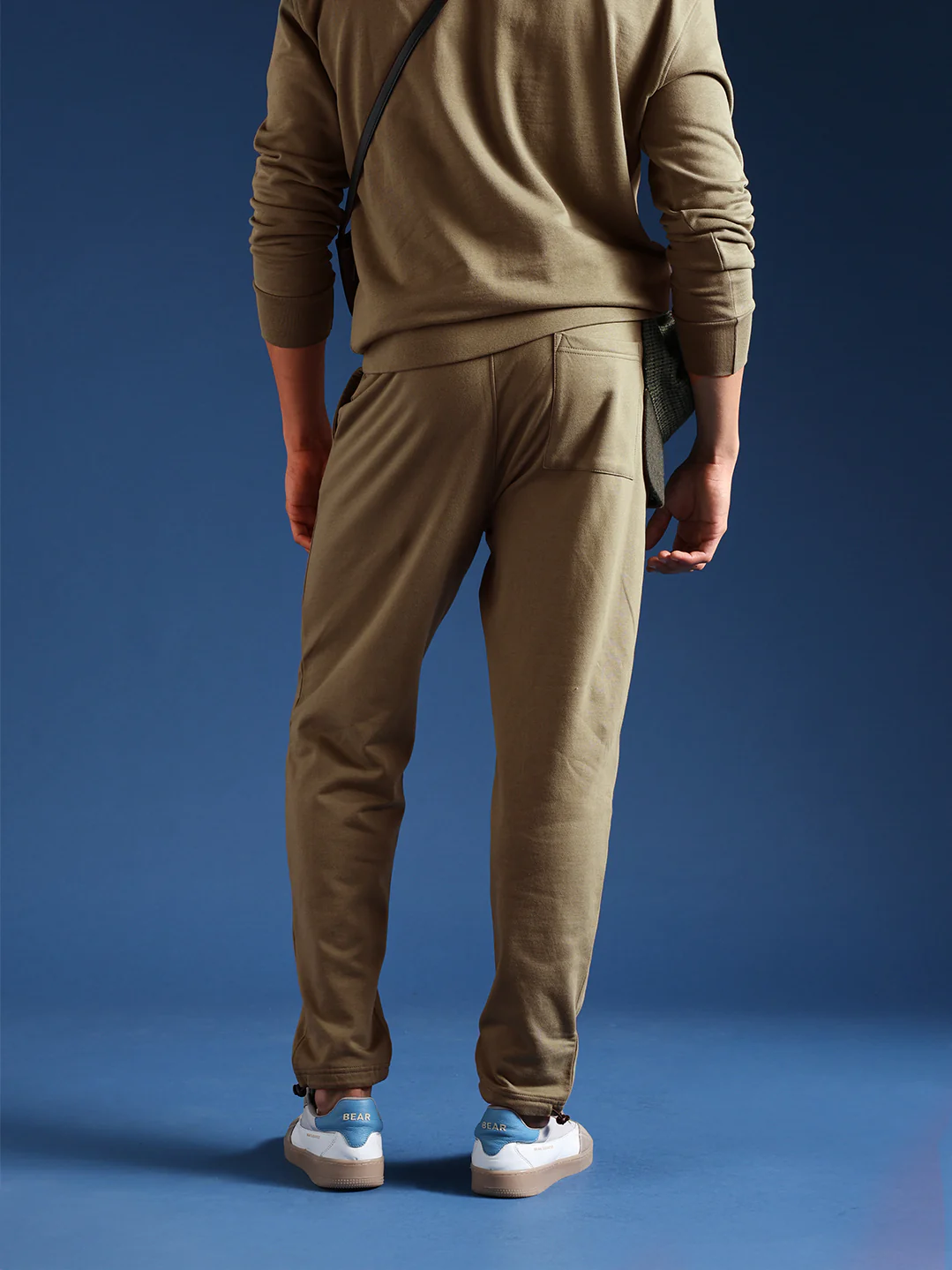 Men Solid Cotton Relaxed Fit Jogger - Image 4