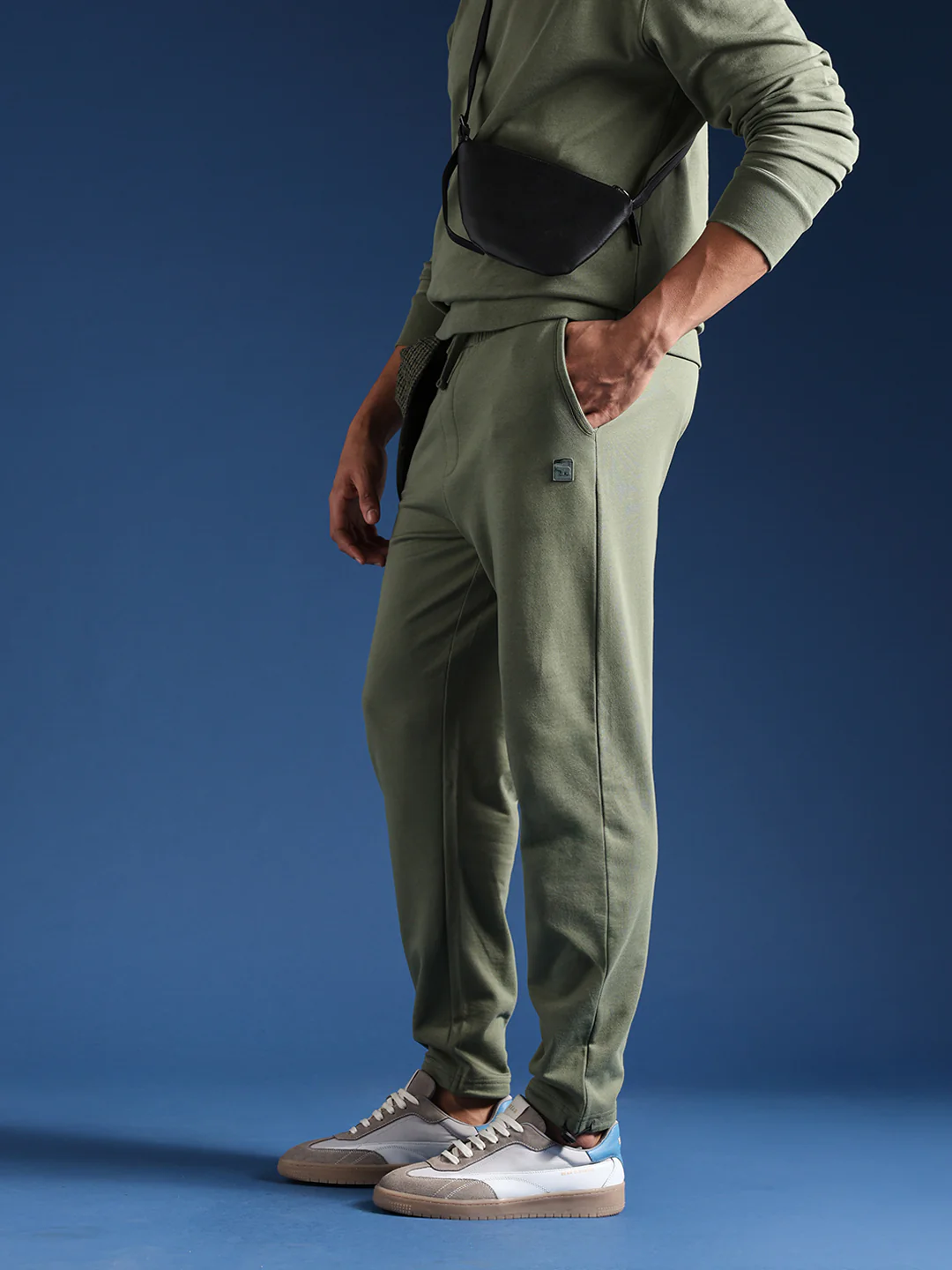 Men Solid Cotton Relaxed Fit Jogger - Image 2