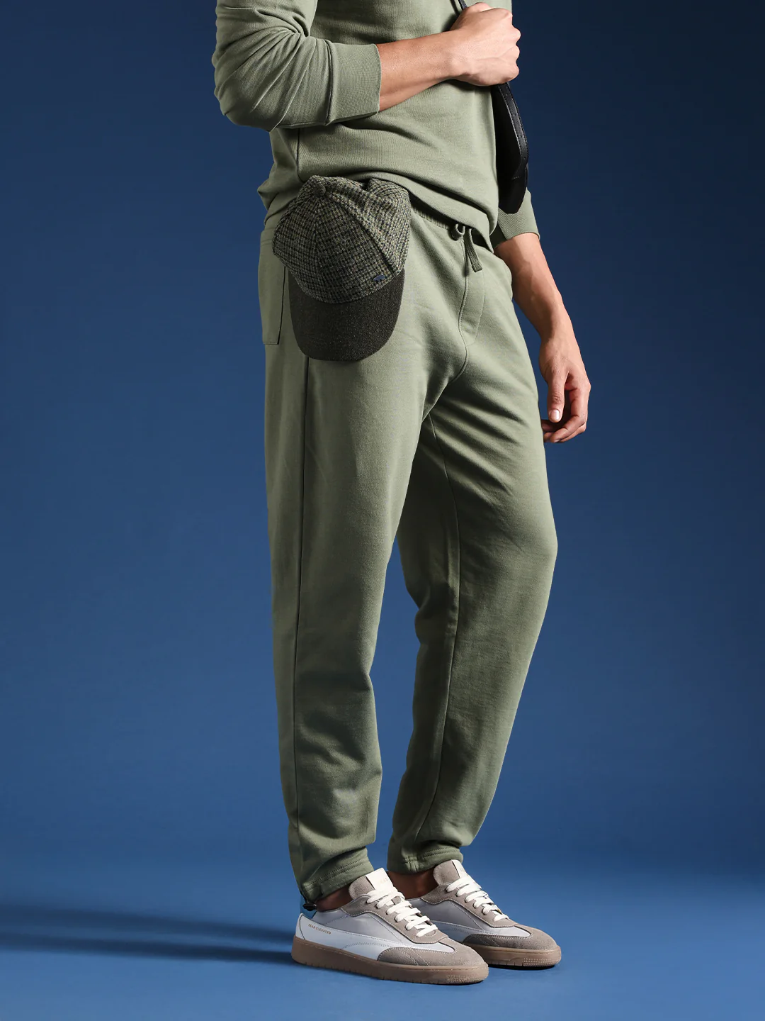 Men Solid Cotton Relaxed Fit Jogger - Image 3
