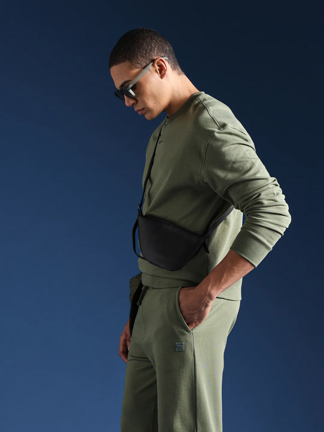 Men Solid Cotton Relaxed Fit Jogger - Image 7