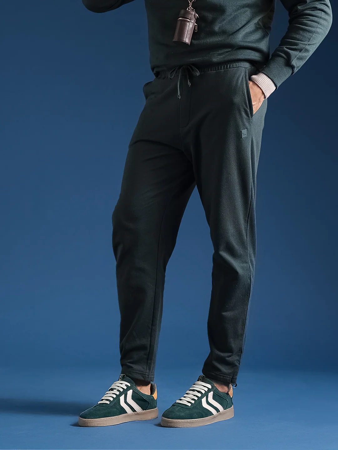 Men Solid Cotton Relaxed Fit Jogger - Image 2