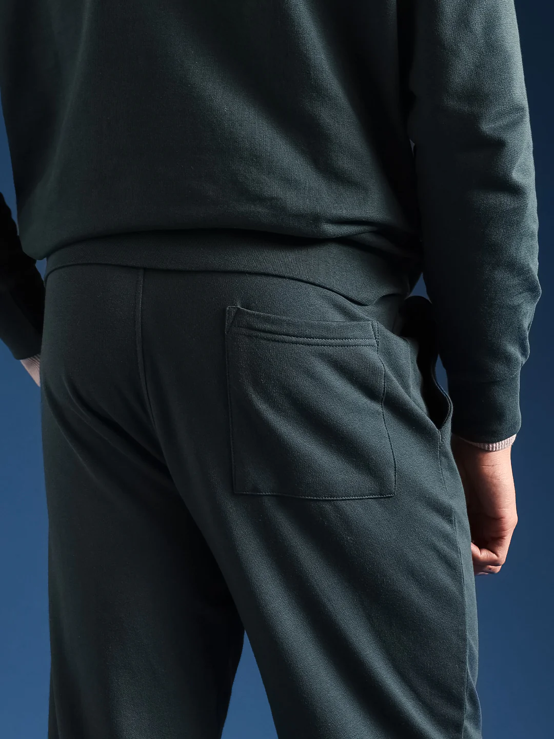 Men Solid Cotton Relaxed Fit Jogger - Image 6