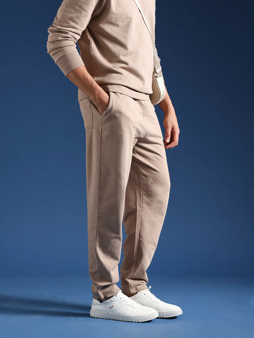 Men Solid Cotton Relaxed Fit Jogger - Image 2