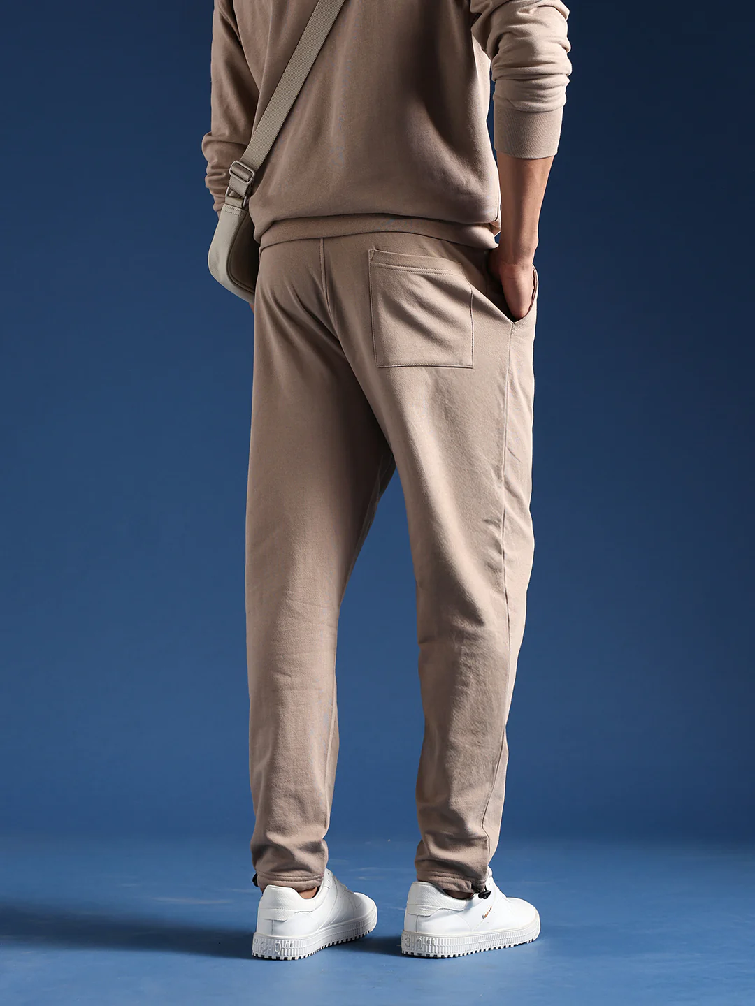 Men Solid Cotton Relaxed Fit Jogger - Image 4
