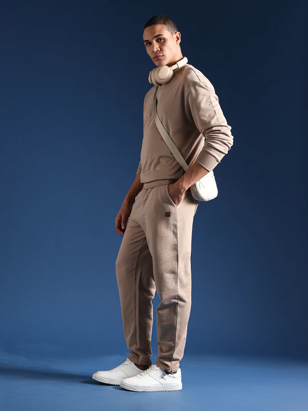 Men Solid Cotton Relaxed Fit Jogger - Image 7