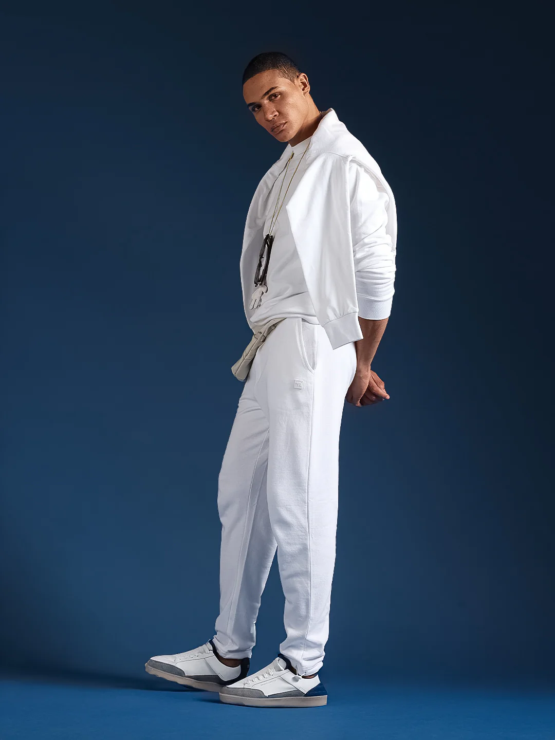 Men Solid Cotton Relaxed Fit Jogger - Image 8