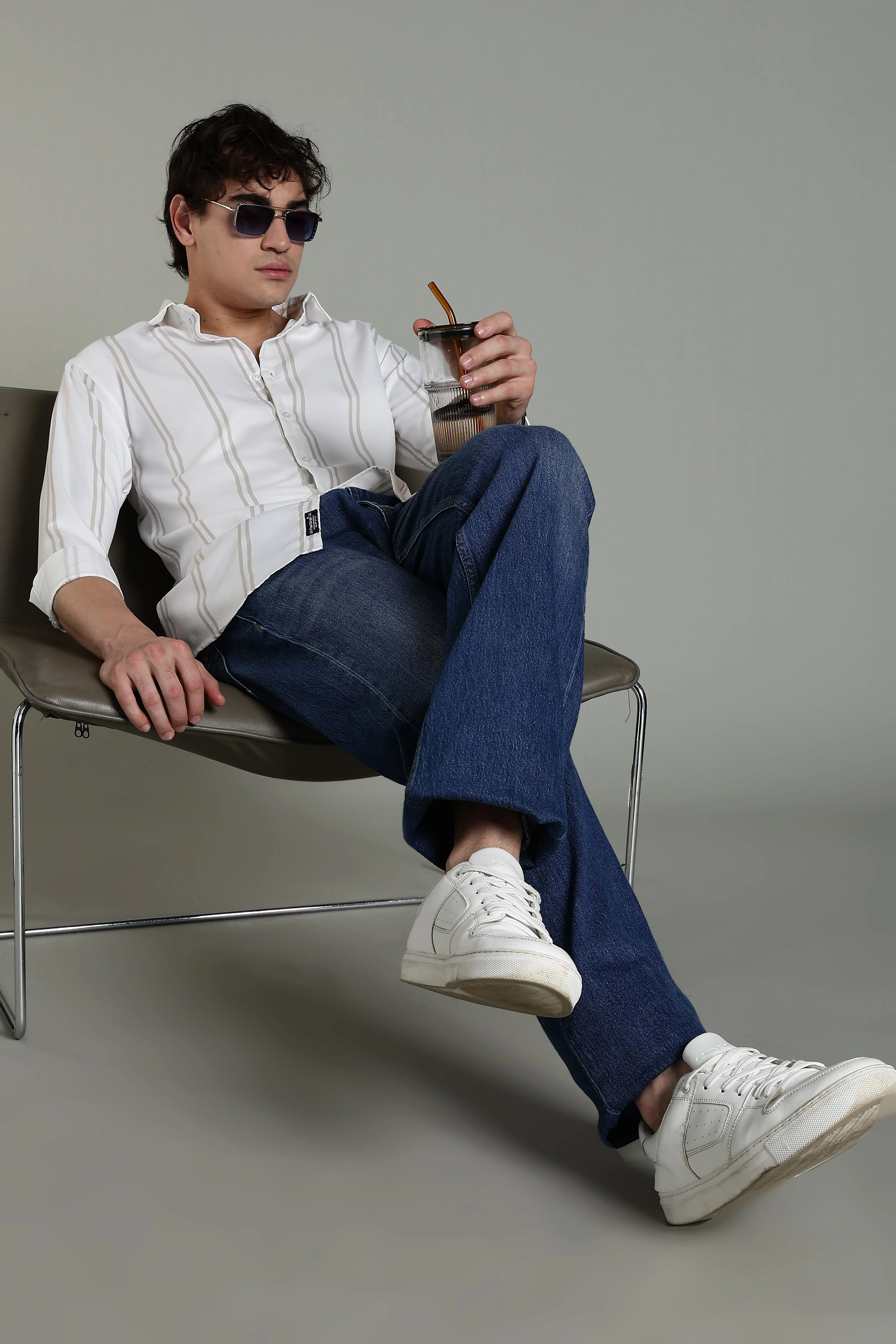 Men Stran White Striped Shirt - Image 5