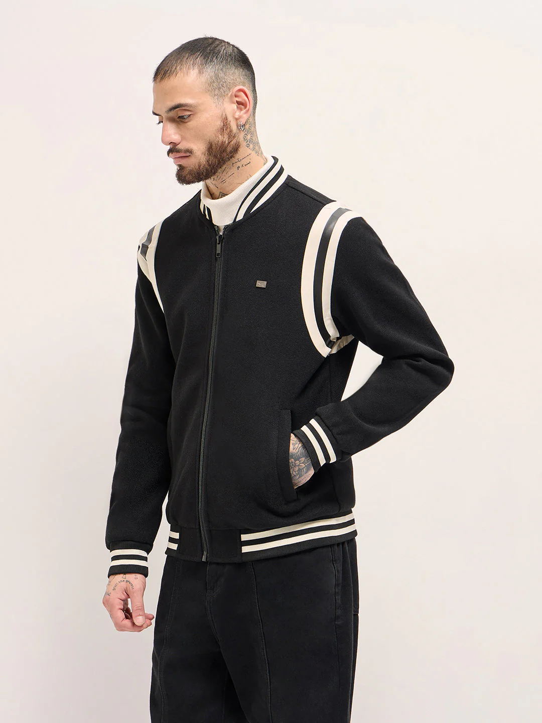 Men Stylish Bomber Jacket in Black - Image 3