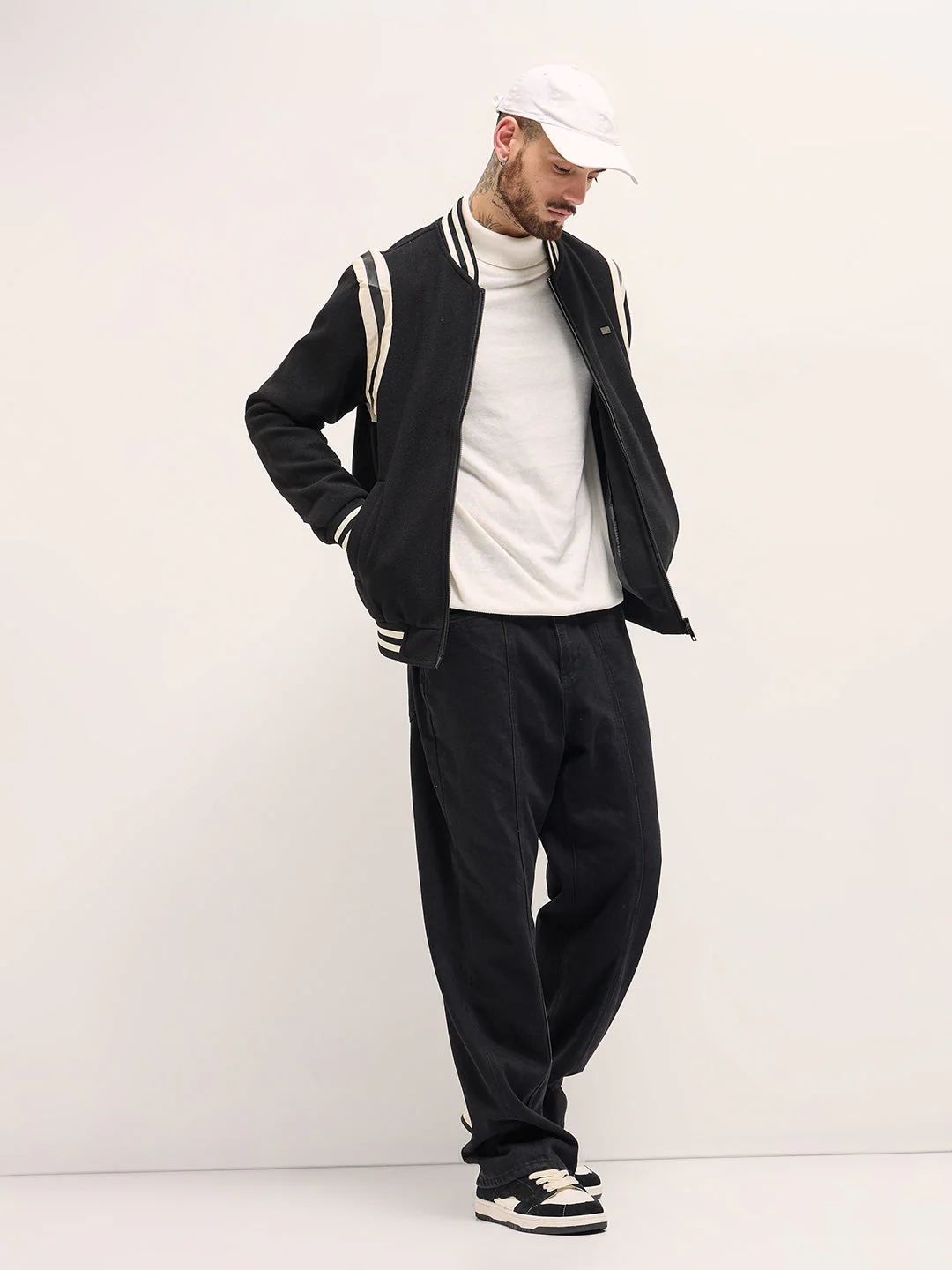 Men Stylish Bomber Jacket in Black - Image 4