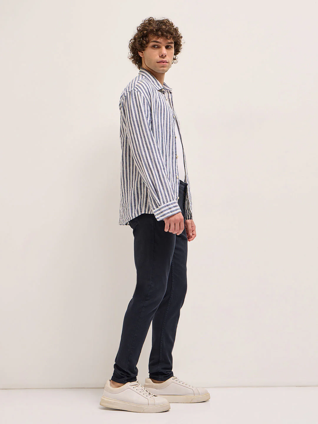 Men Stylish Dark Blue Jeans - Image 3