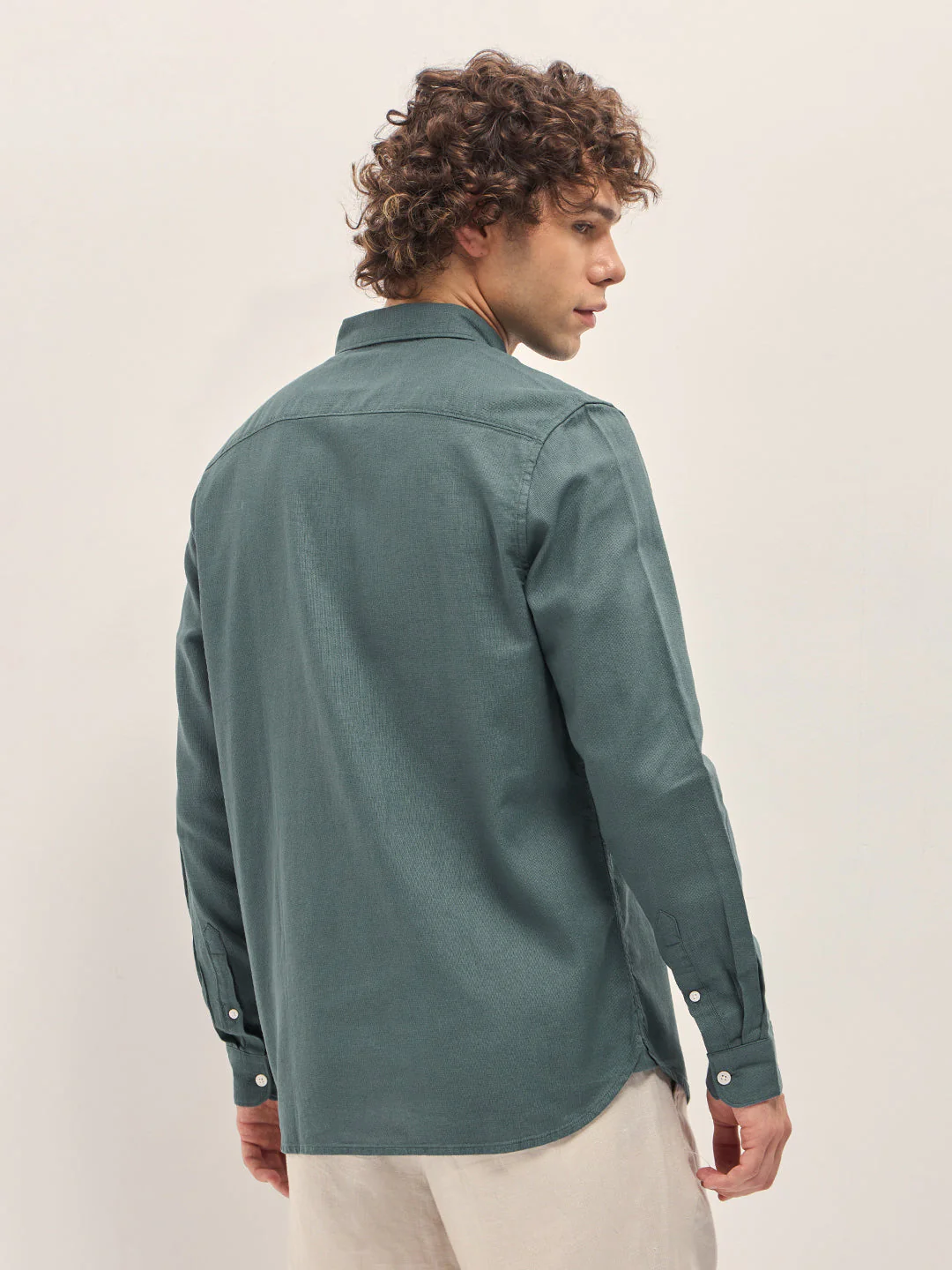 Men Teal Blue Solid Slim Fit Casual Shirt - Image 2