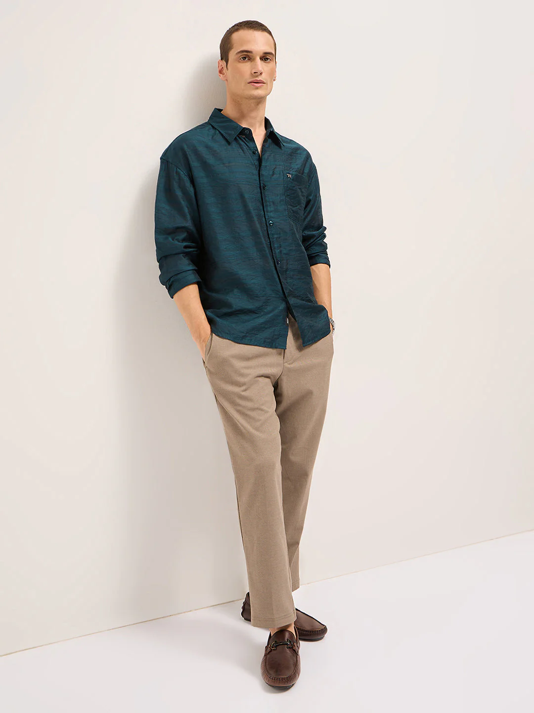 Men Teal Crinkled Horizontal Textured Stripe Relaxed Fit Casual Shirt - Image 4