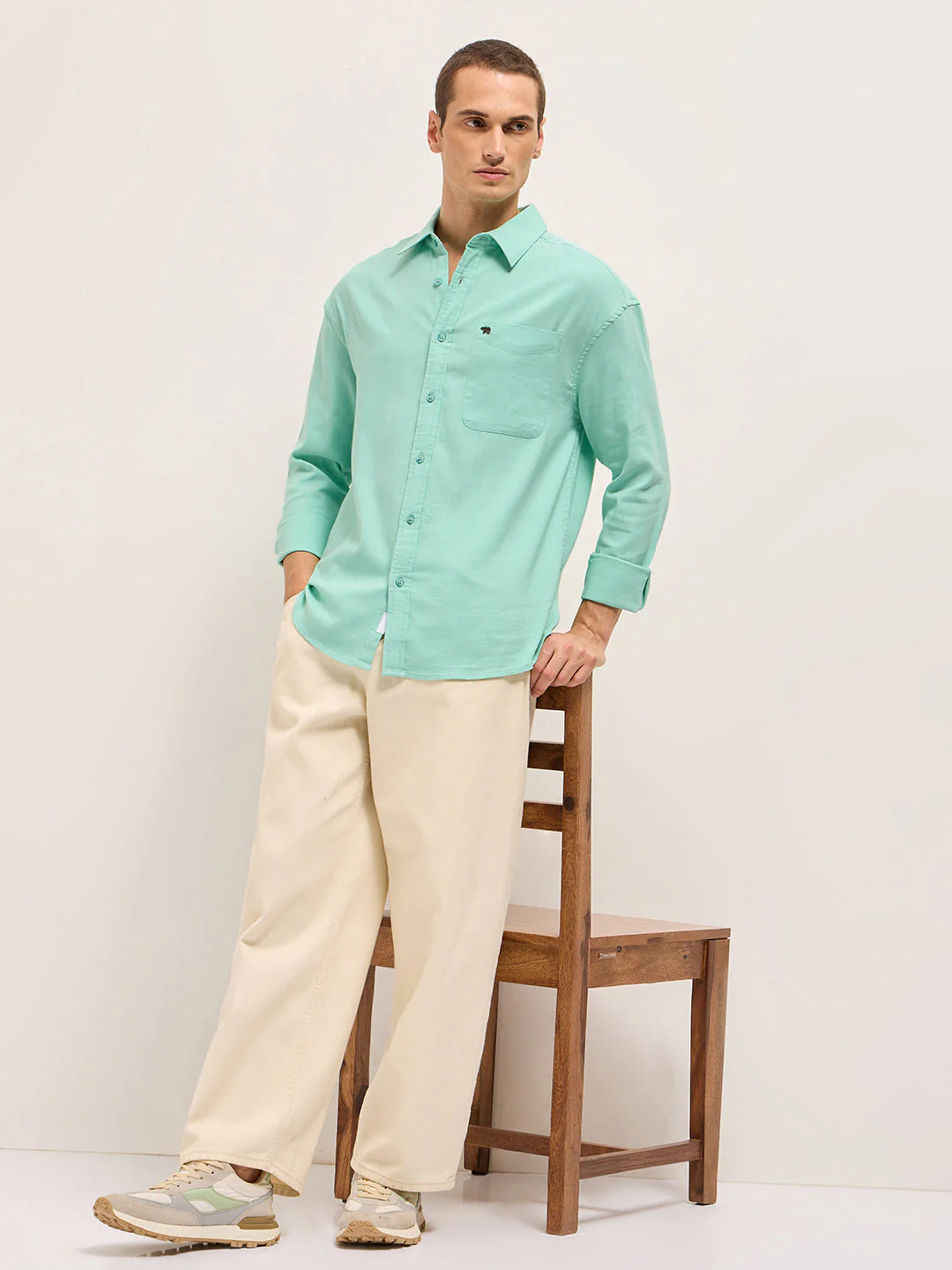 Men Teal Solid Cotton Blend Relaxed Fit Casual Shirt - Image 4