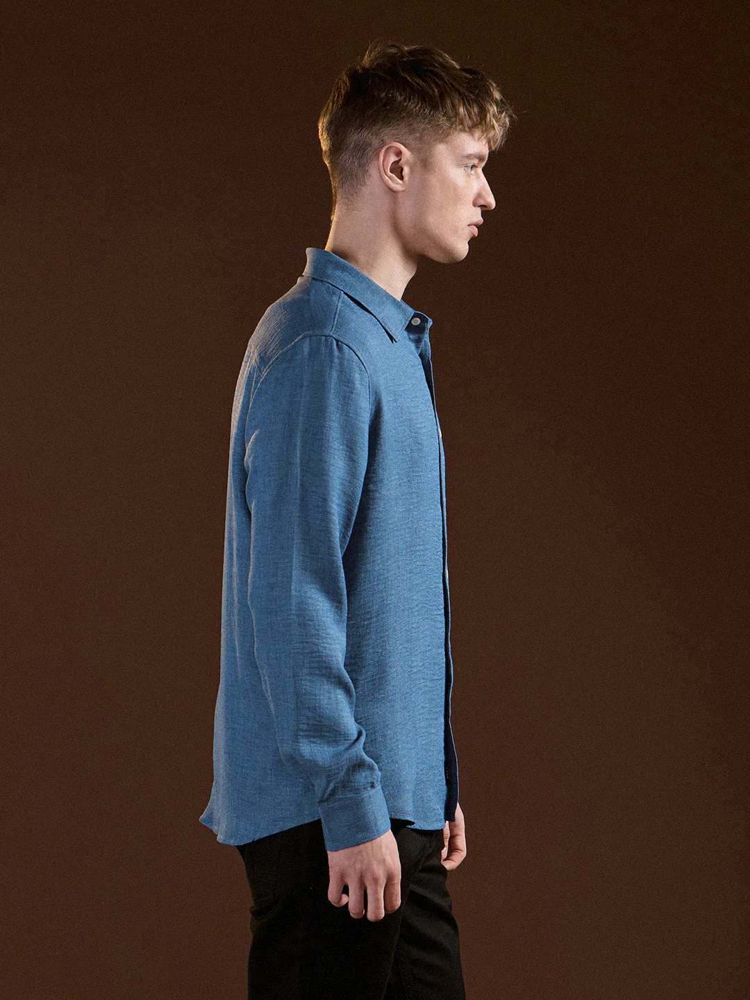 Men Teal Solid Seersucker Effect Slim Fit Casual Shirt - Image 3