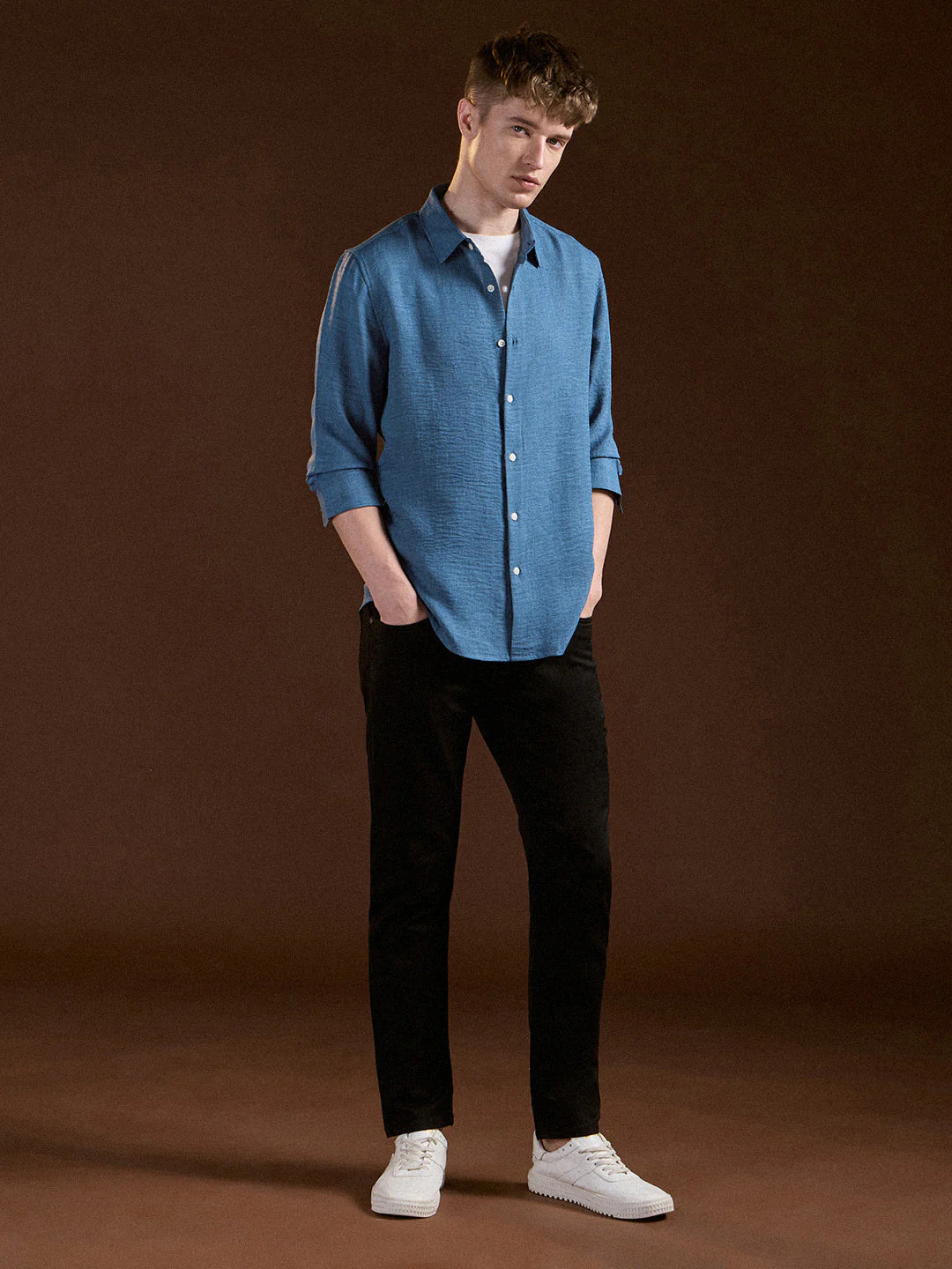 Men Teal Solid Seersucker Effect Slim Fit Casual Shirt - Image 4