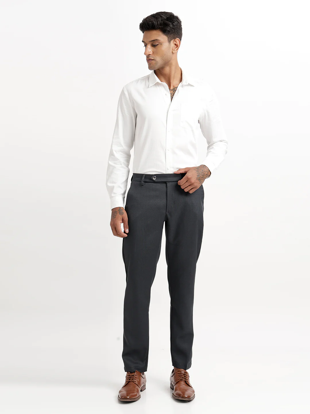 Men Textured  Slim Fit Trousers - Image 3