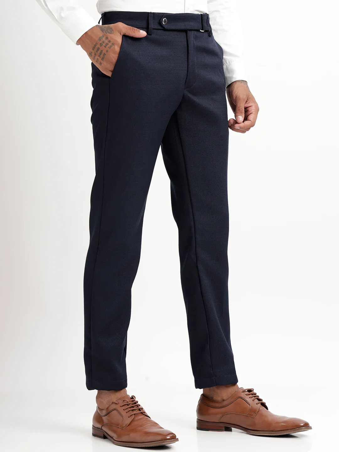 Men Textured  Slim Fit Trousers - Image 4