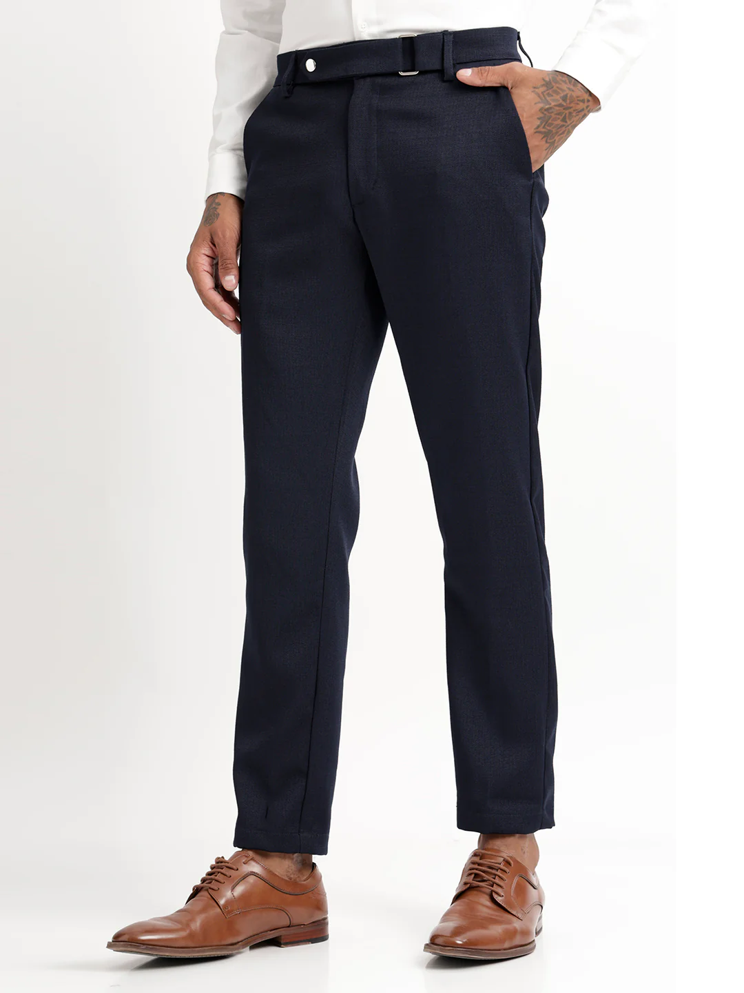 Men Textured  Slim Fit Trousers - Image 5