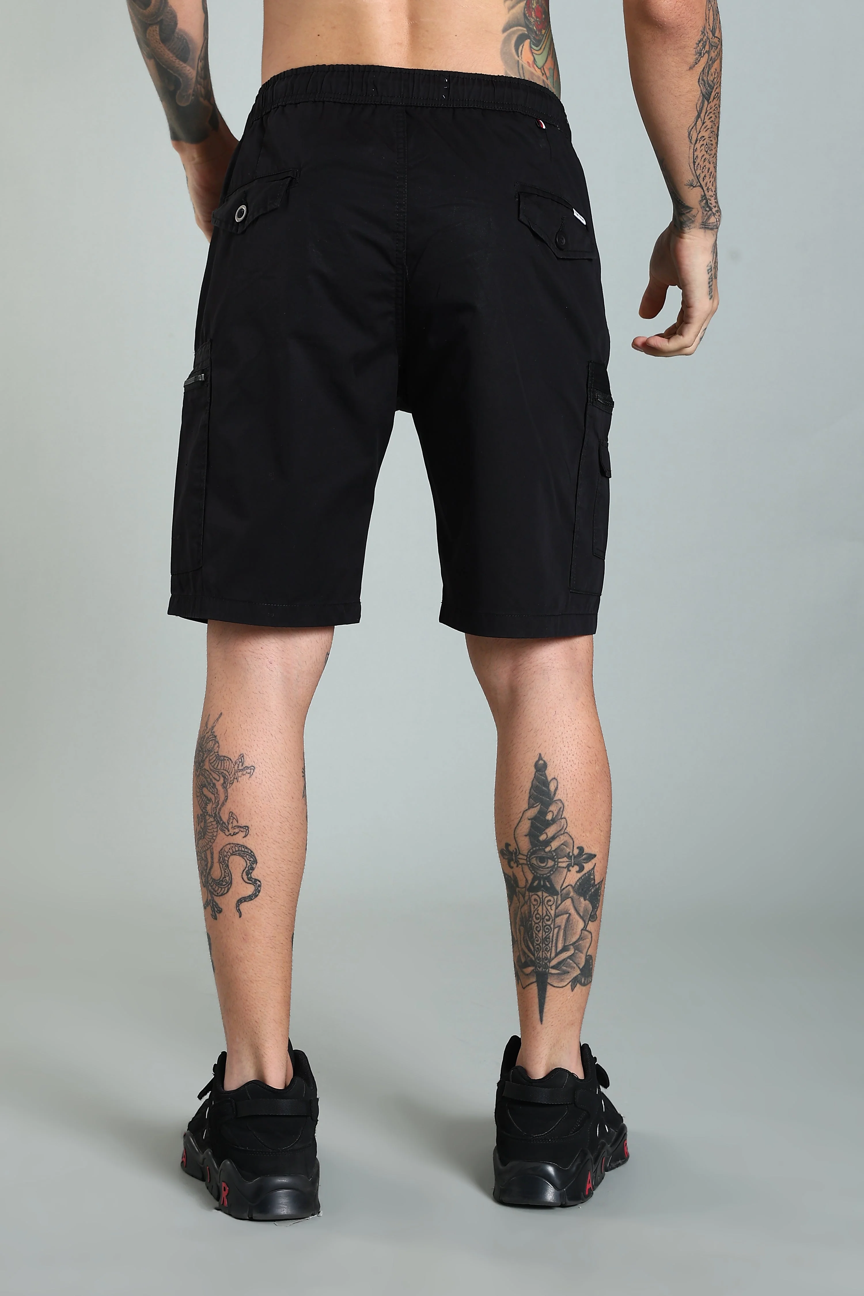 Men Trail Black Cargo Shorts - Image 2