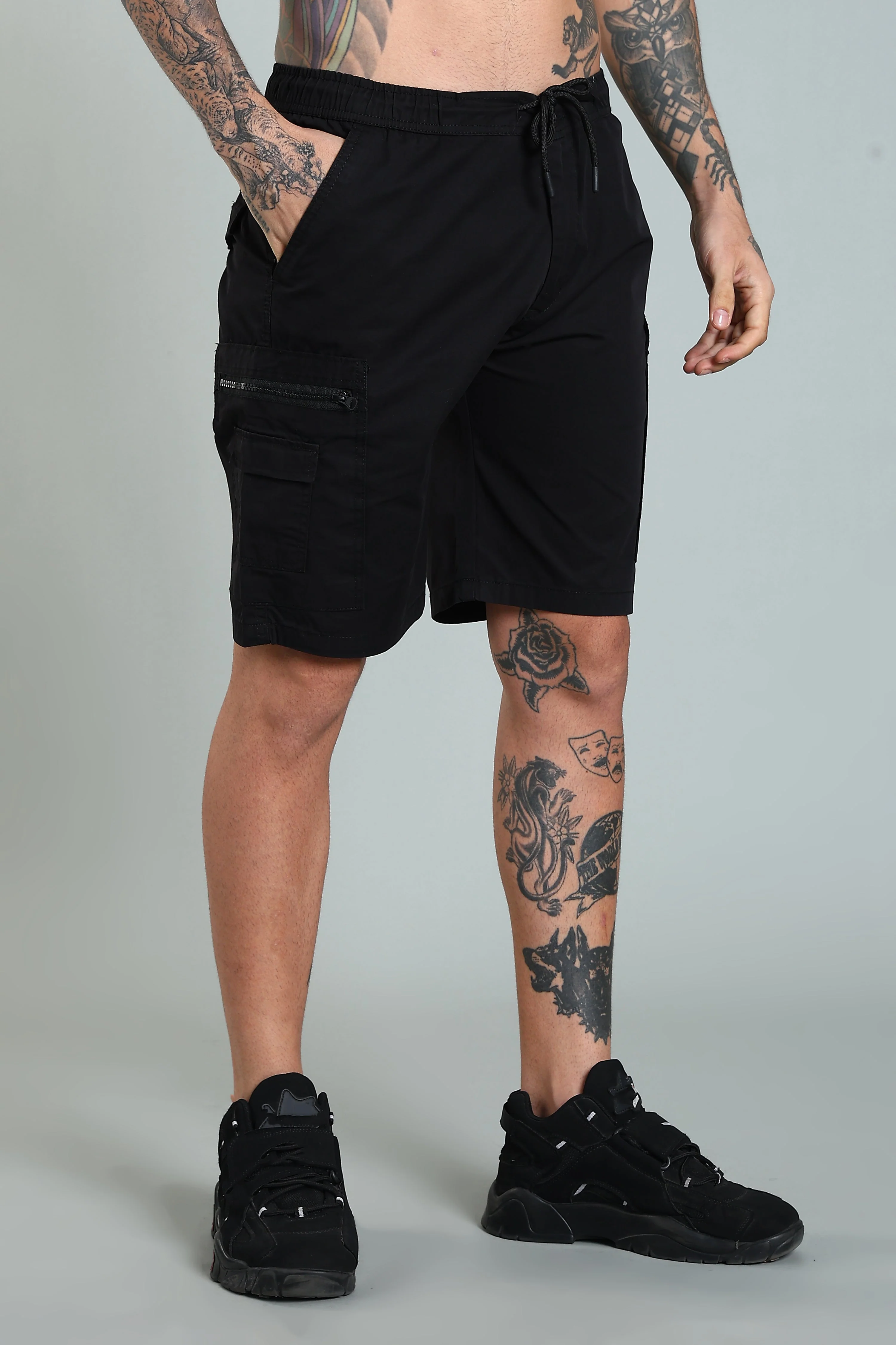 Men Trail Black Cargo Shorts - Image 3