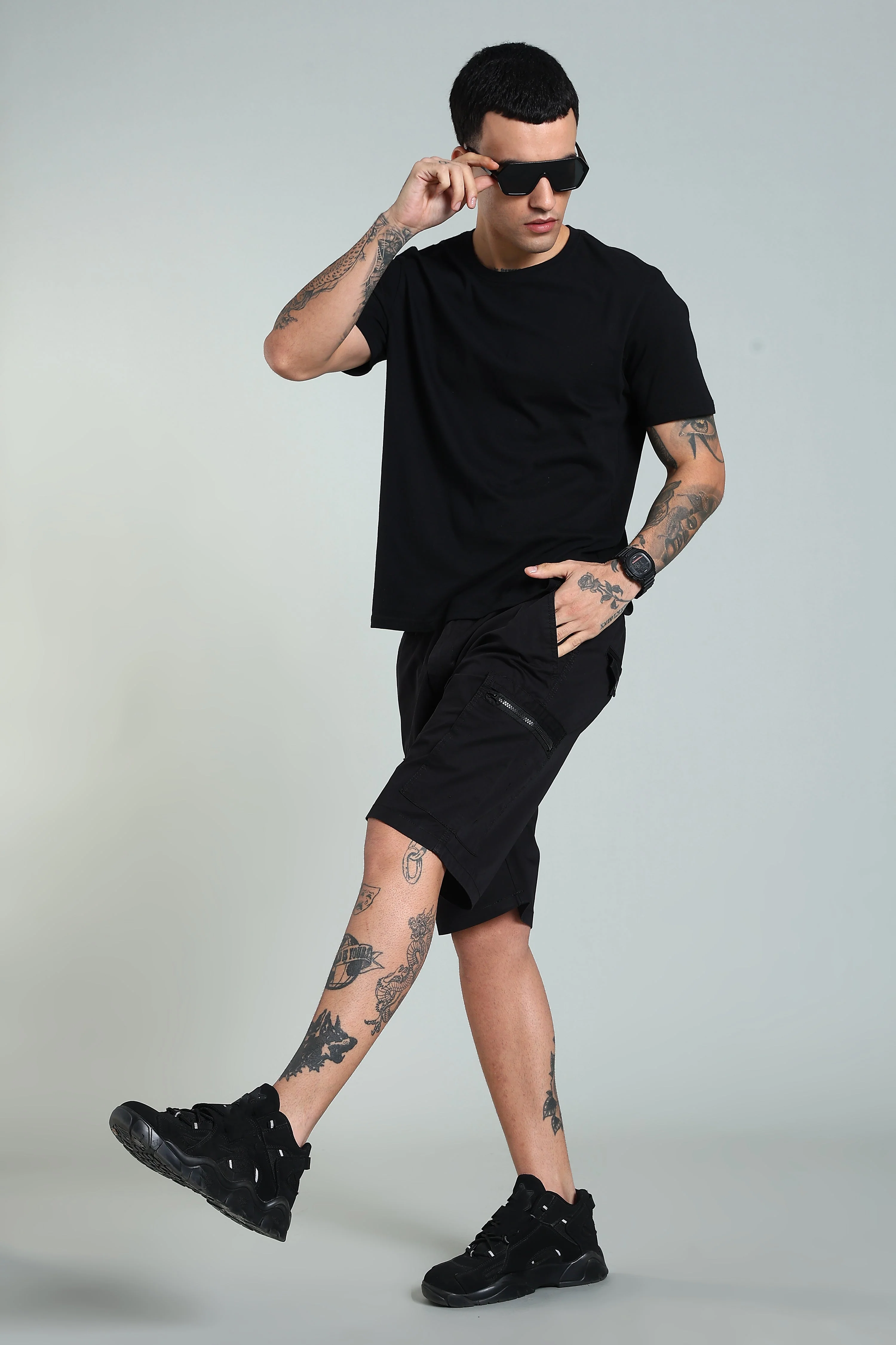Men Trail Black Cargo Shorts - Image 5