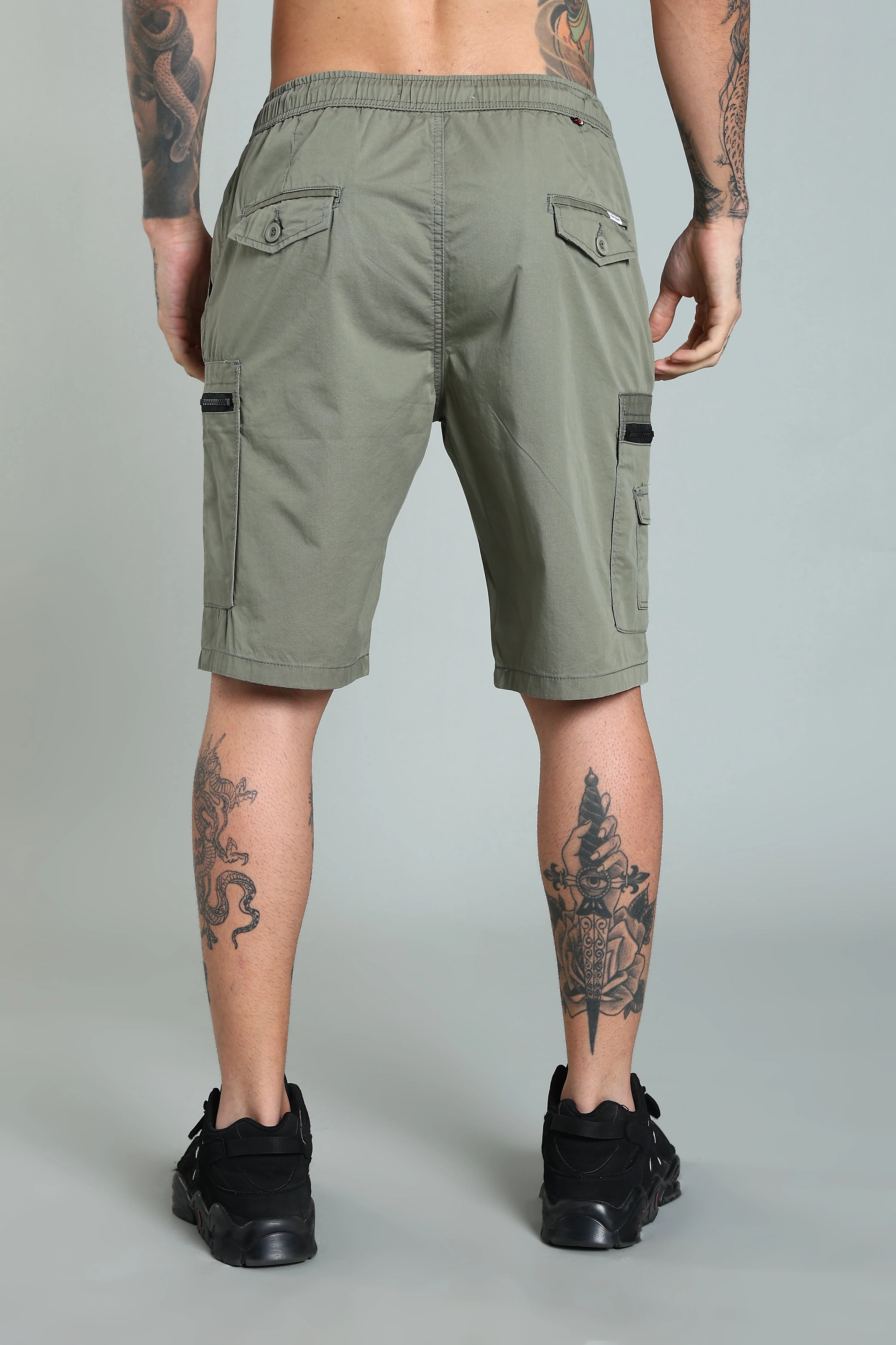 Men Trail Green Cargo Shorts - Image 2