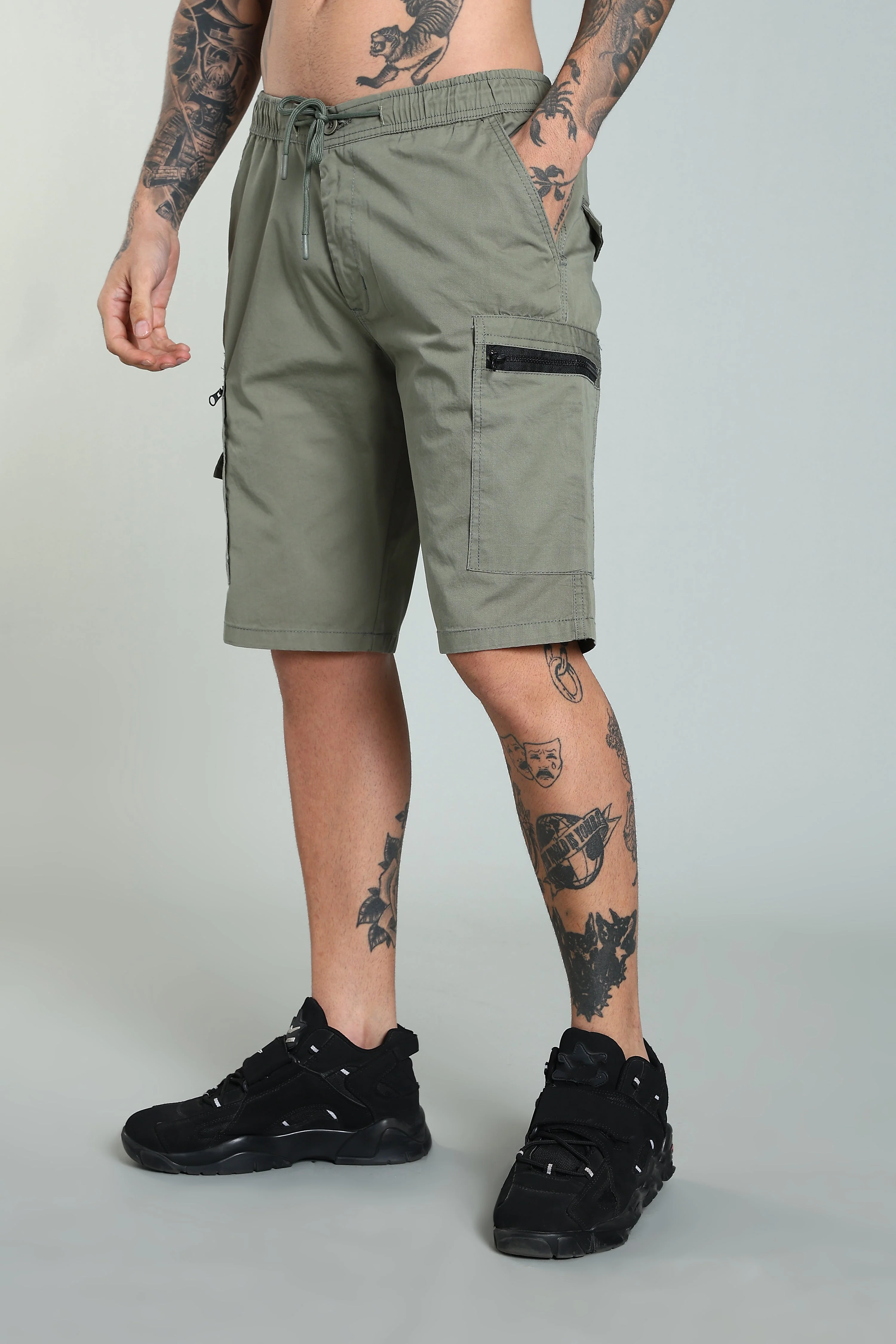 Men Trail Green Cargo Shorts - Image 3