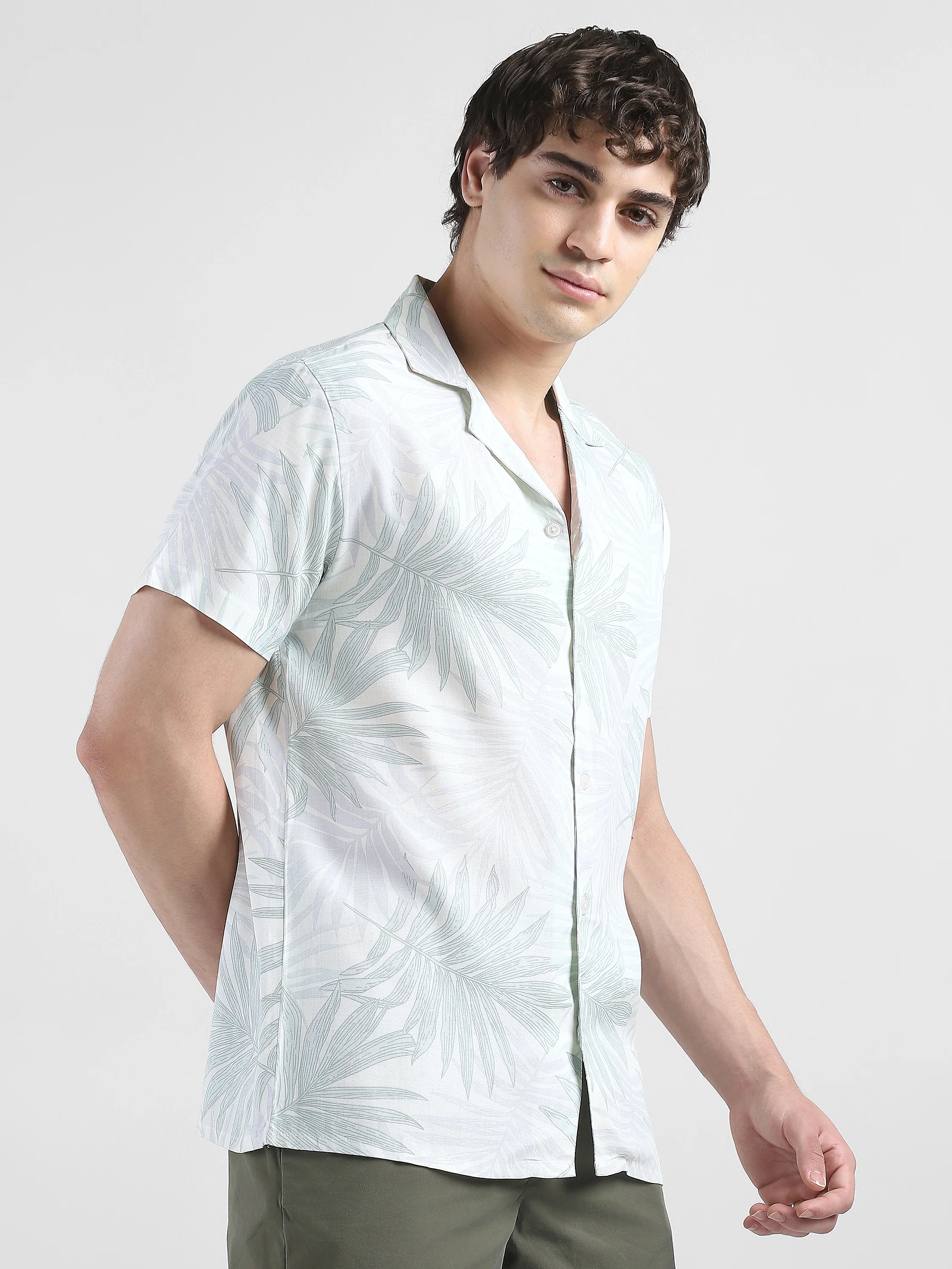 Men Tropical Printed Casual Shirt - Image 3