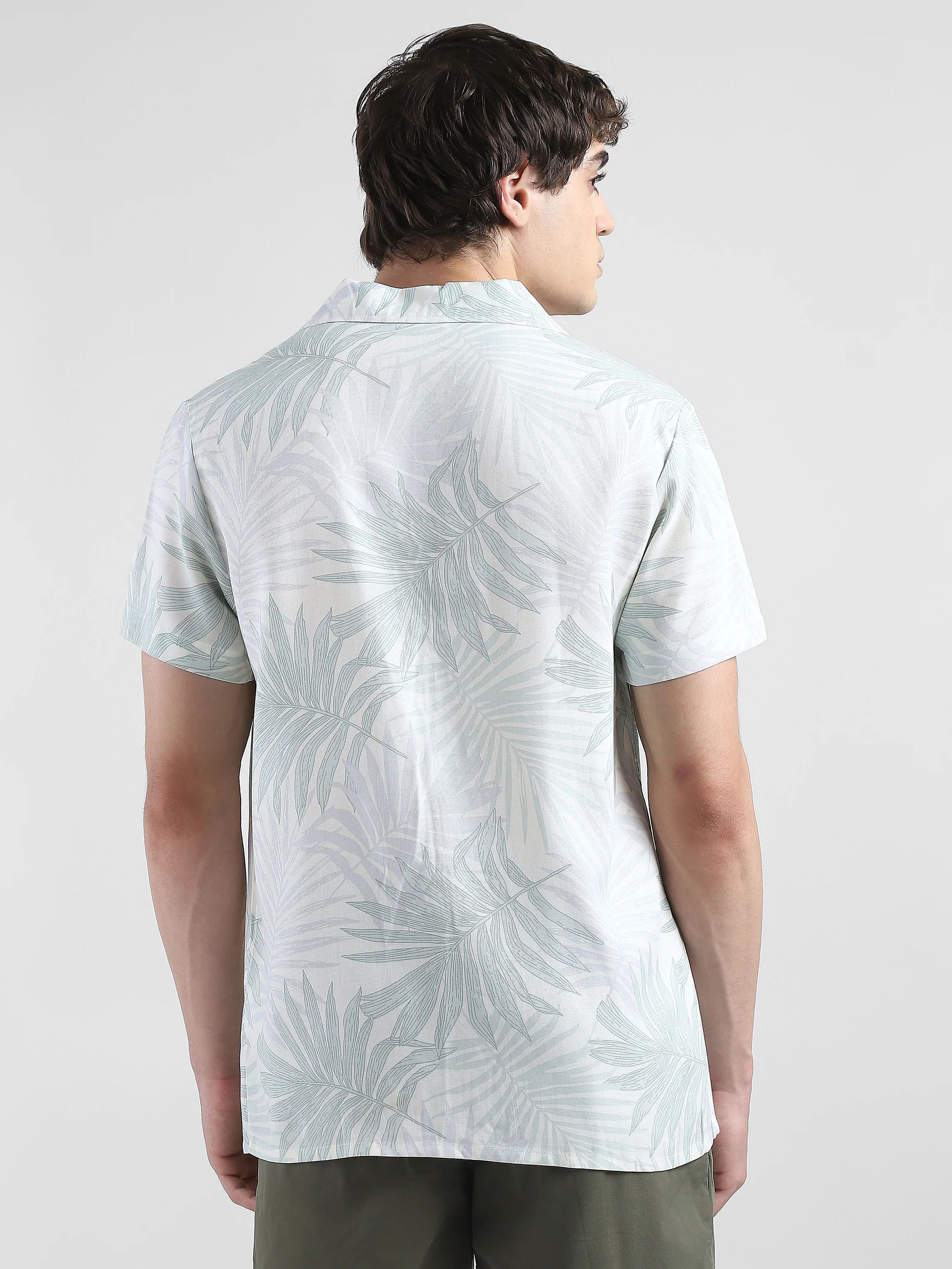 Men Tropical Printed Casual Shirt - Image 4