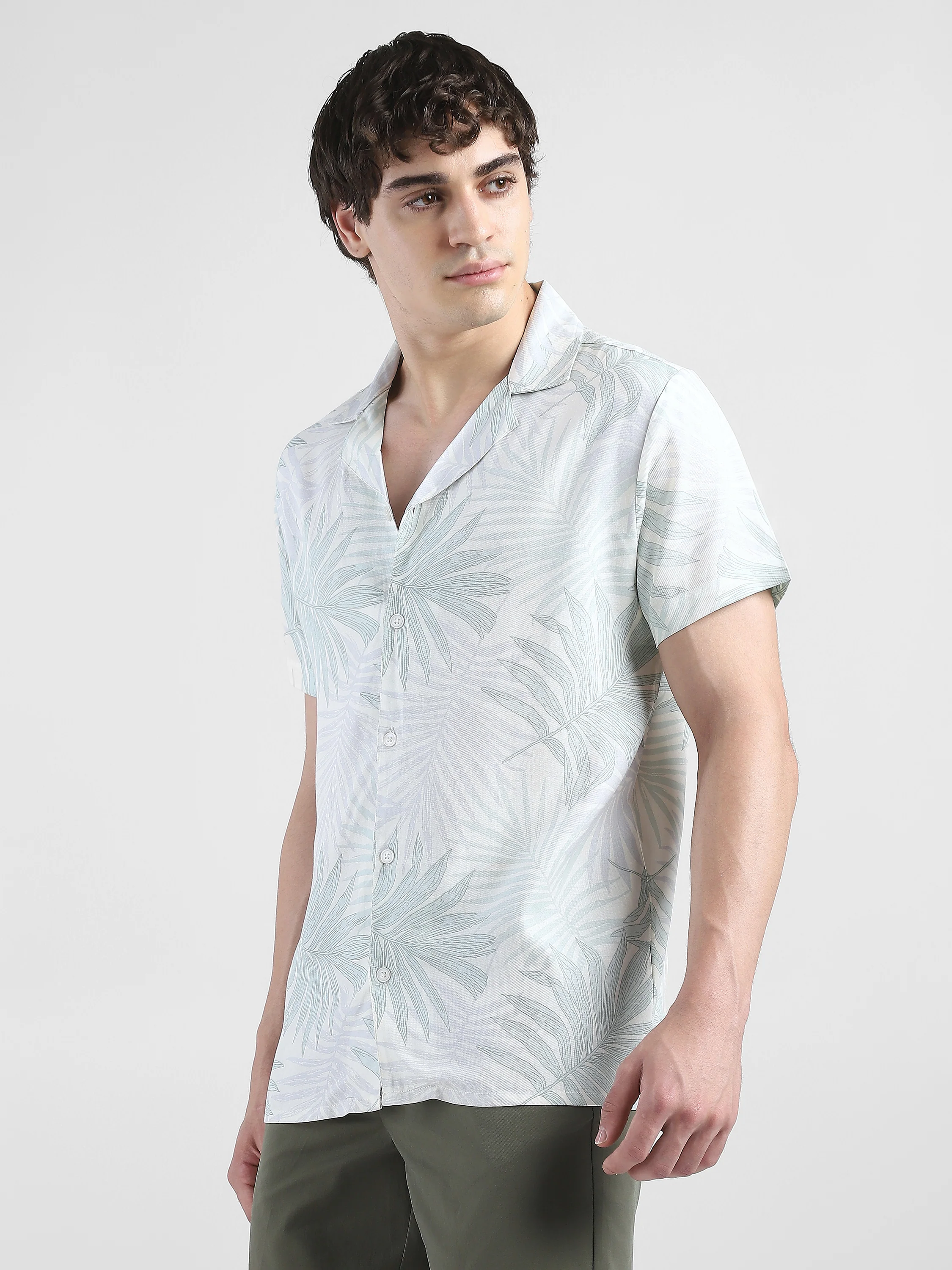 Men Tropical Printed Casual Shirt - Image 5