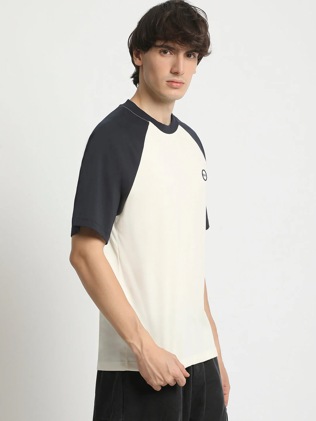 Men  Two-Tone Raglan Sleeve Crew Neck T-Shirt - Image 3