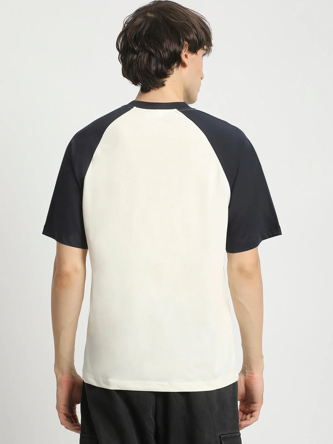 Men  Two-Tone Raglan Sleeve Crew Neck T-Shirt - Image 4