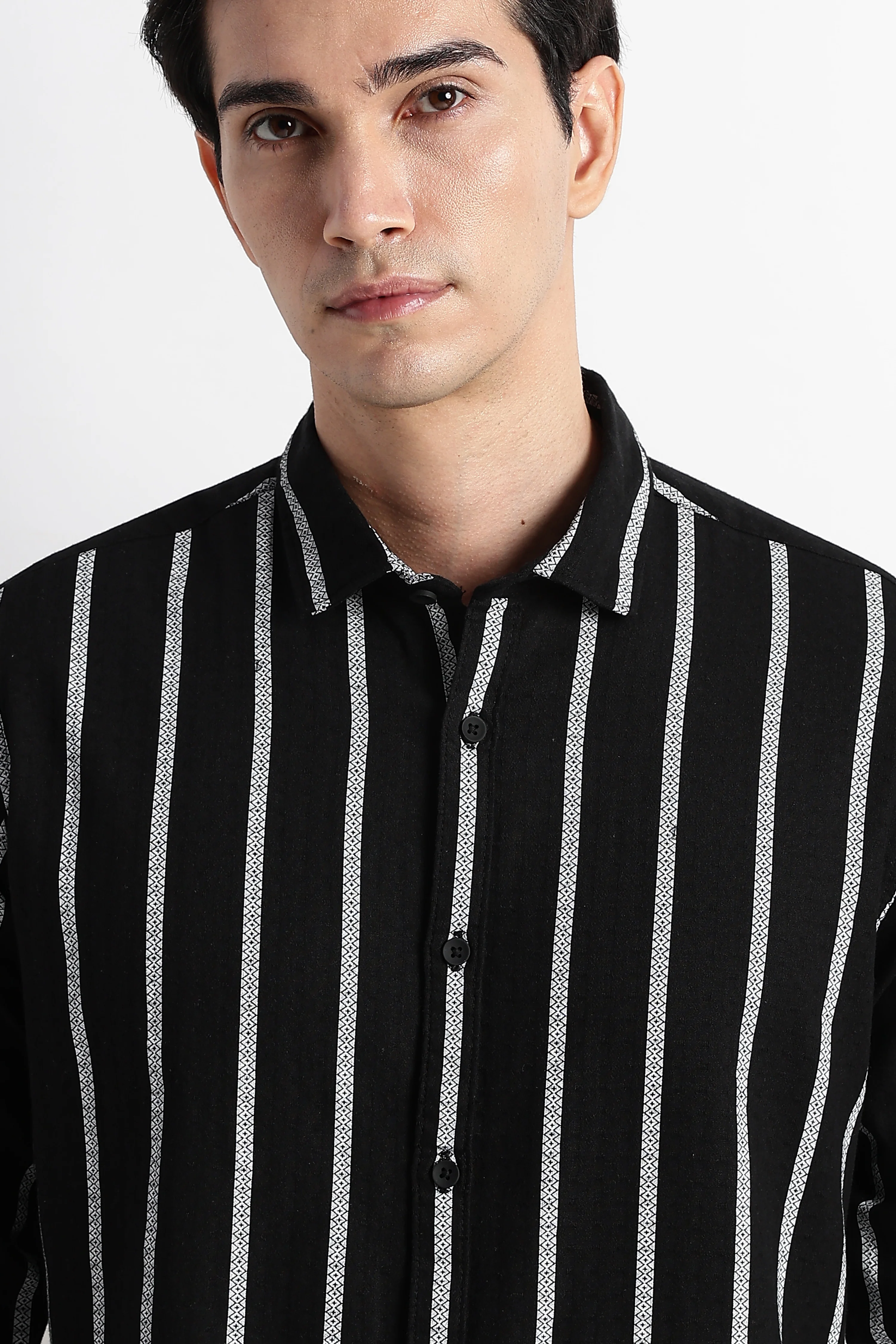 Men Vertical Stripe Textured Shirt - Image 4