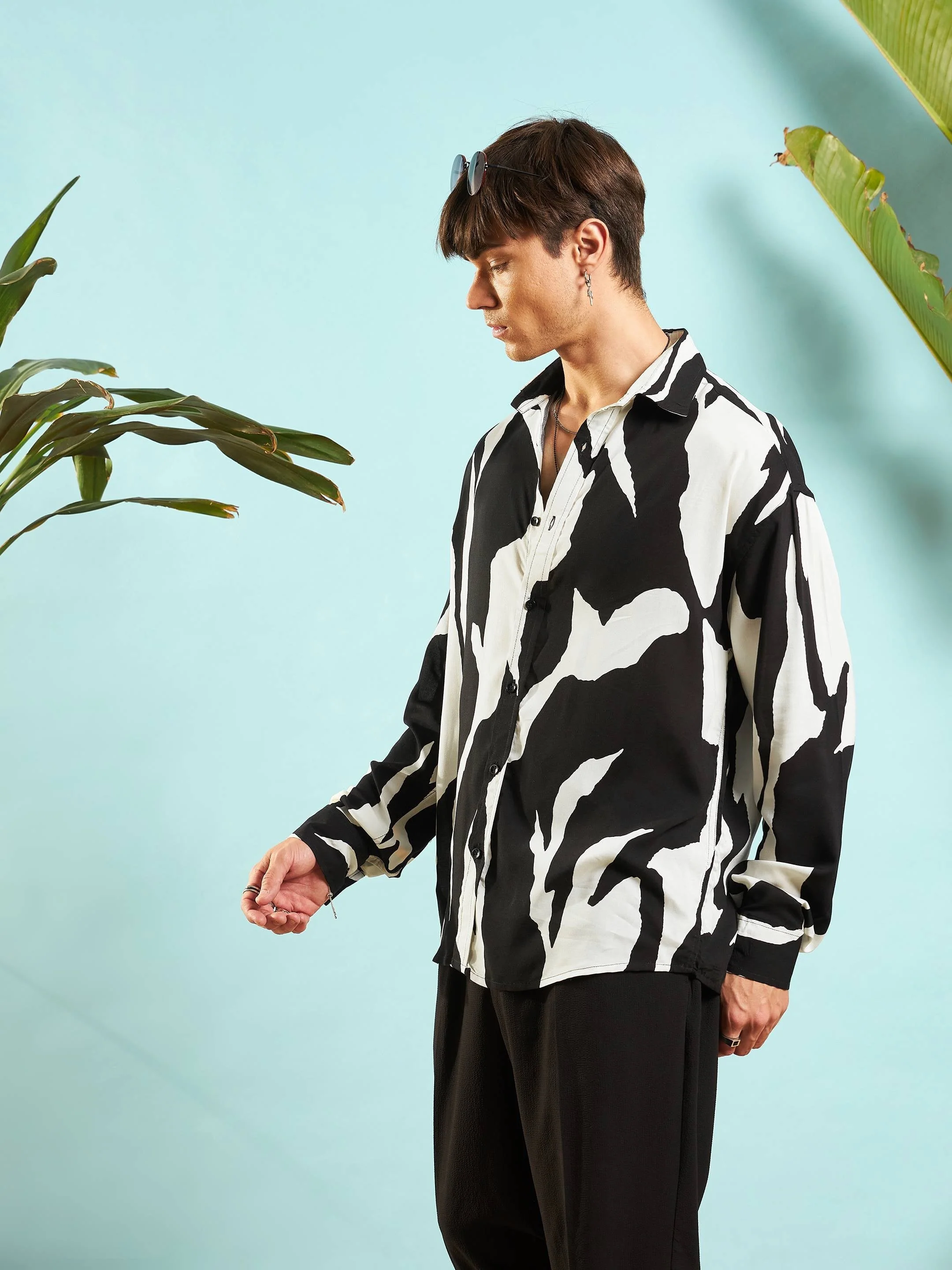 Men White & Black Abstract Printed Relax Fit Shirt - Image 5