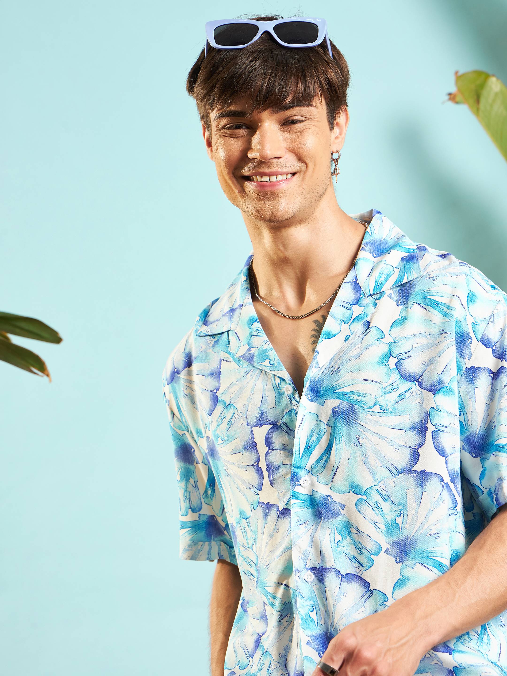 Men White & Blue Floral Rollup Sleeves Relax Fit Shirt - Image 4