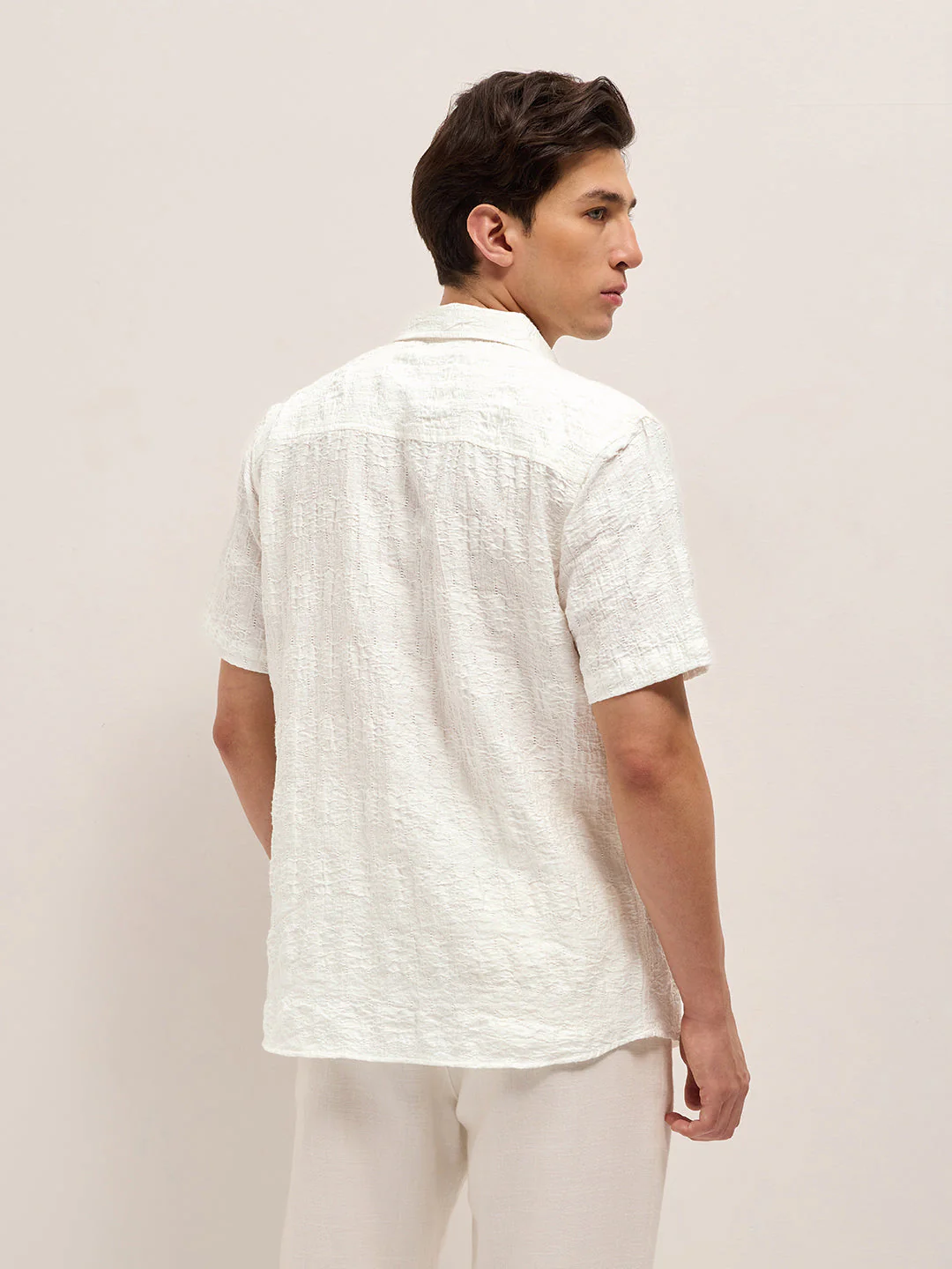 Men White Crinkle Textured Regular Fit Half-Sleeve Casual Shirt - Image 2