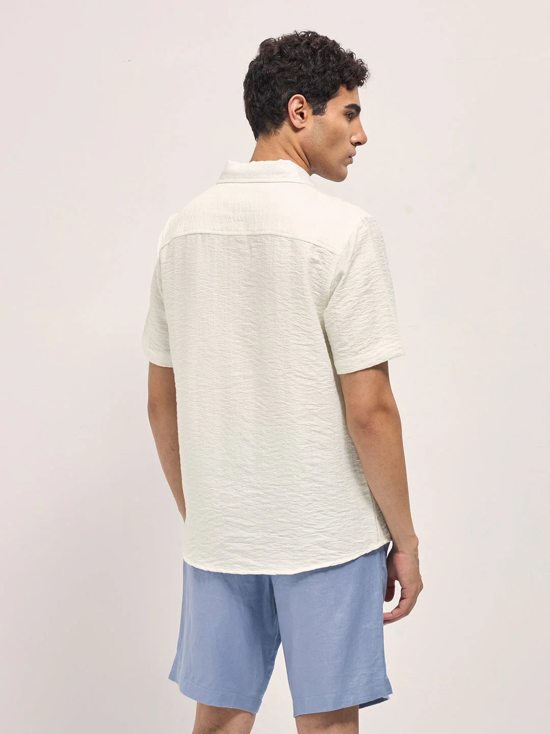 Men White Crinkled Textured Regular Fit Half-Sleeve Casual Shirt - Image 2