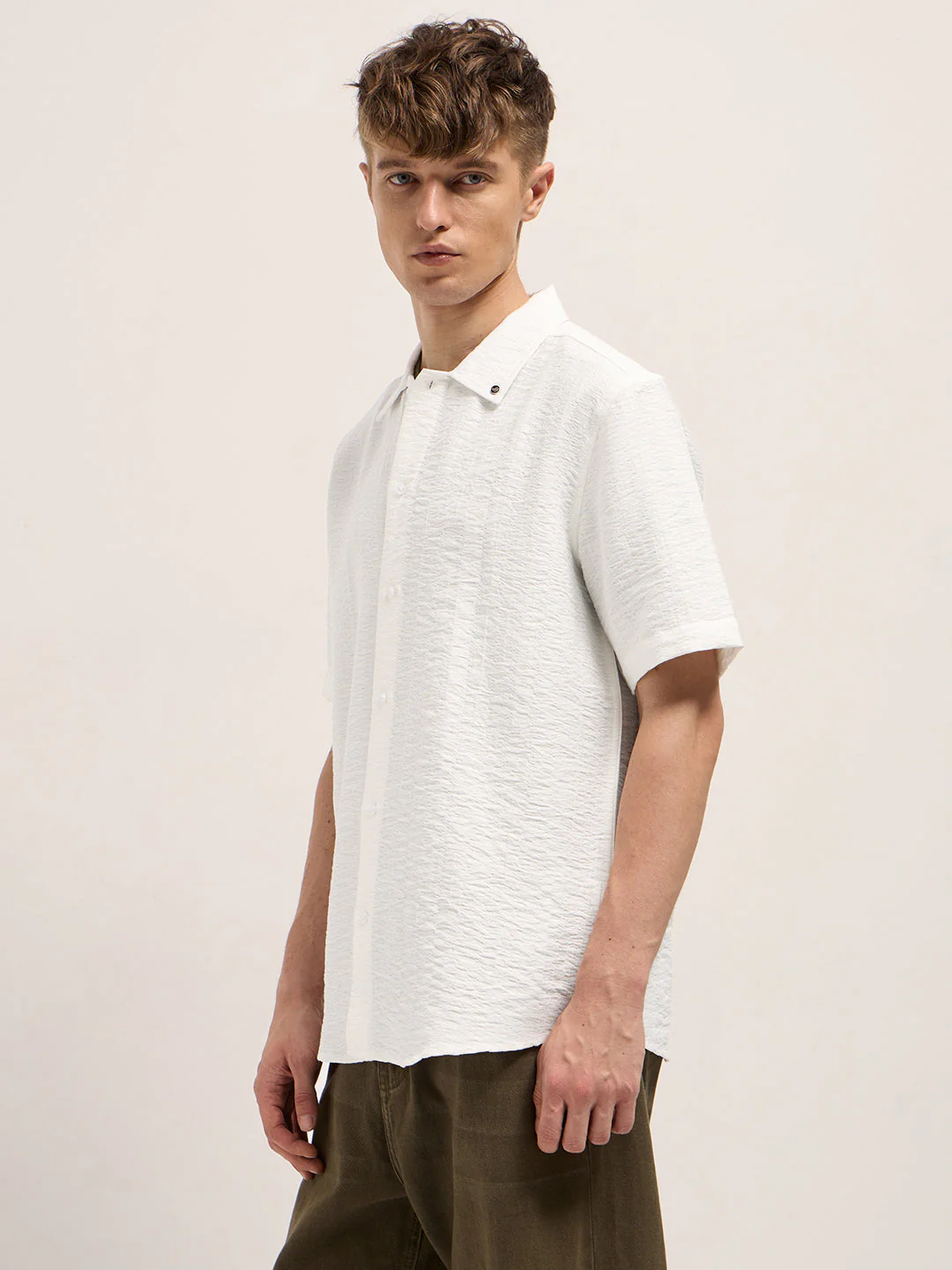 Men White Crinkled Textured Regular Fit Half-Sleeve Casual Shirt - Image 3