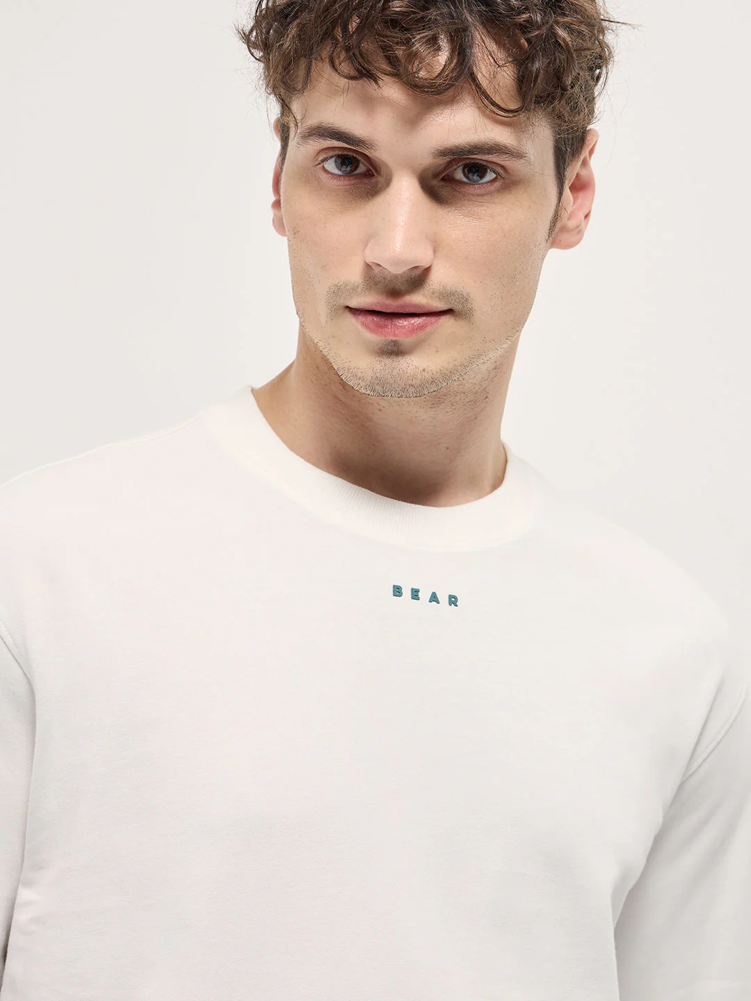 Men White Gradient Graphic Back Printed Oversize Crew Neck T-shirt - Image 5