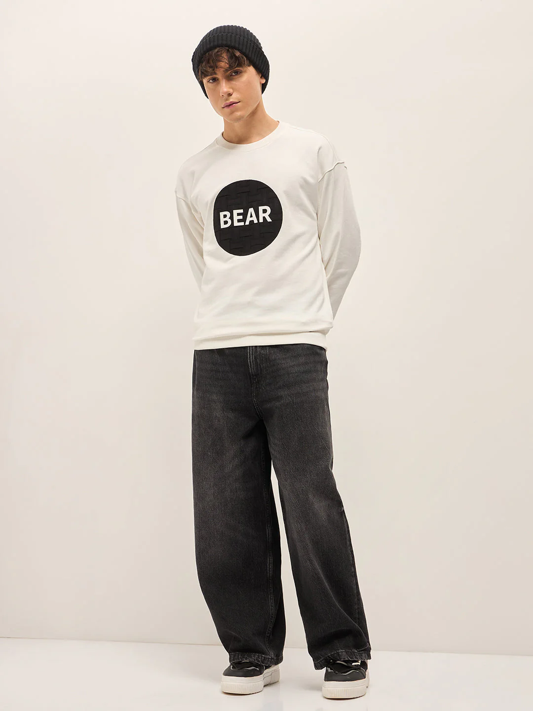 Men White Graphic Design Relax Fit Crew Neck Sweatshirt - Image 4