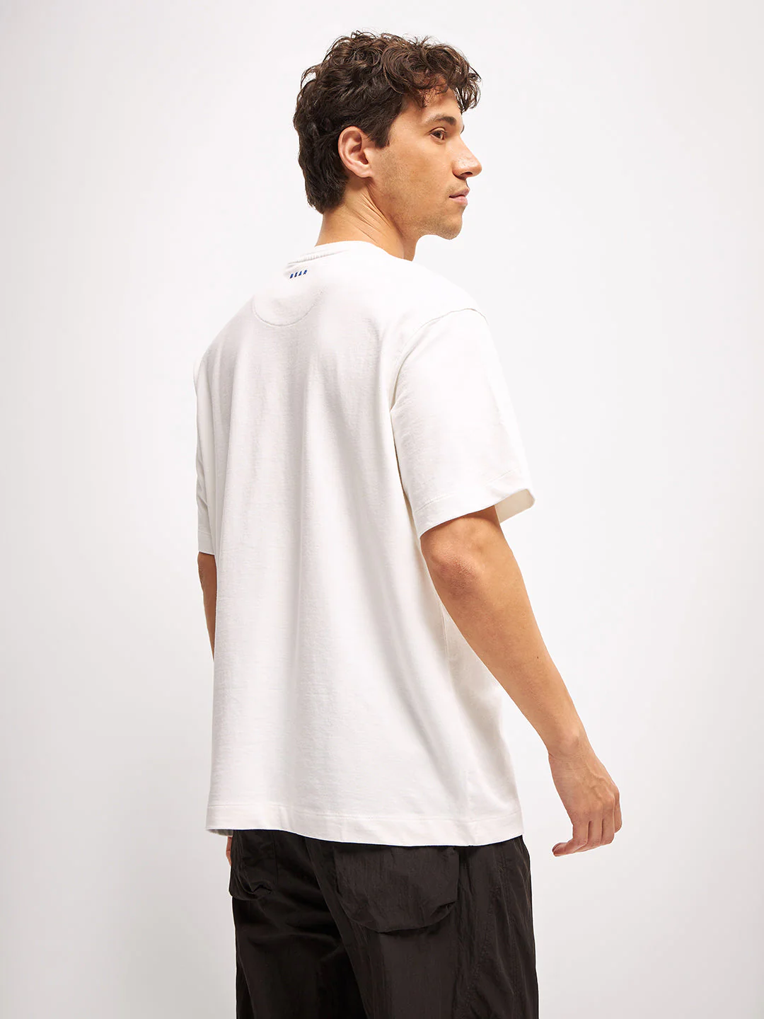 Men White Graphic Print Crew Neck T-Shirt - Image 2