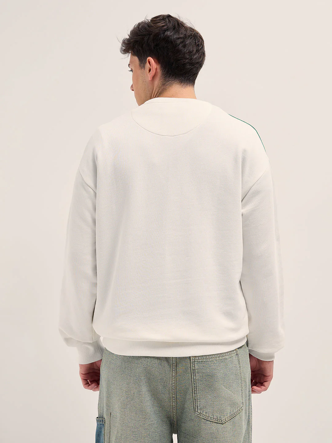 Men White Graphic Printed Relax Fit Crew Neck Sweatshirt - Image 2