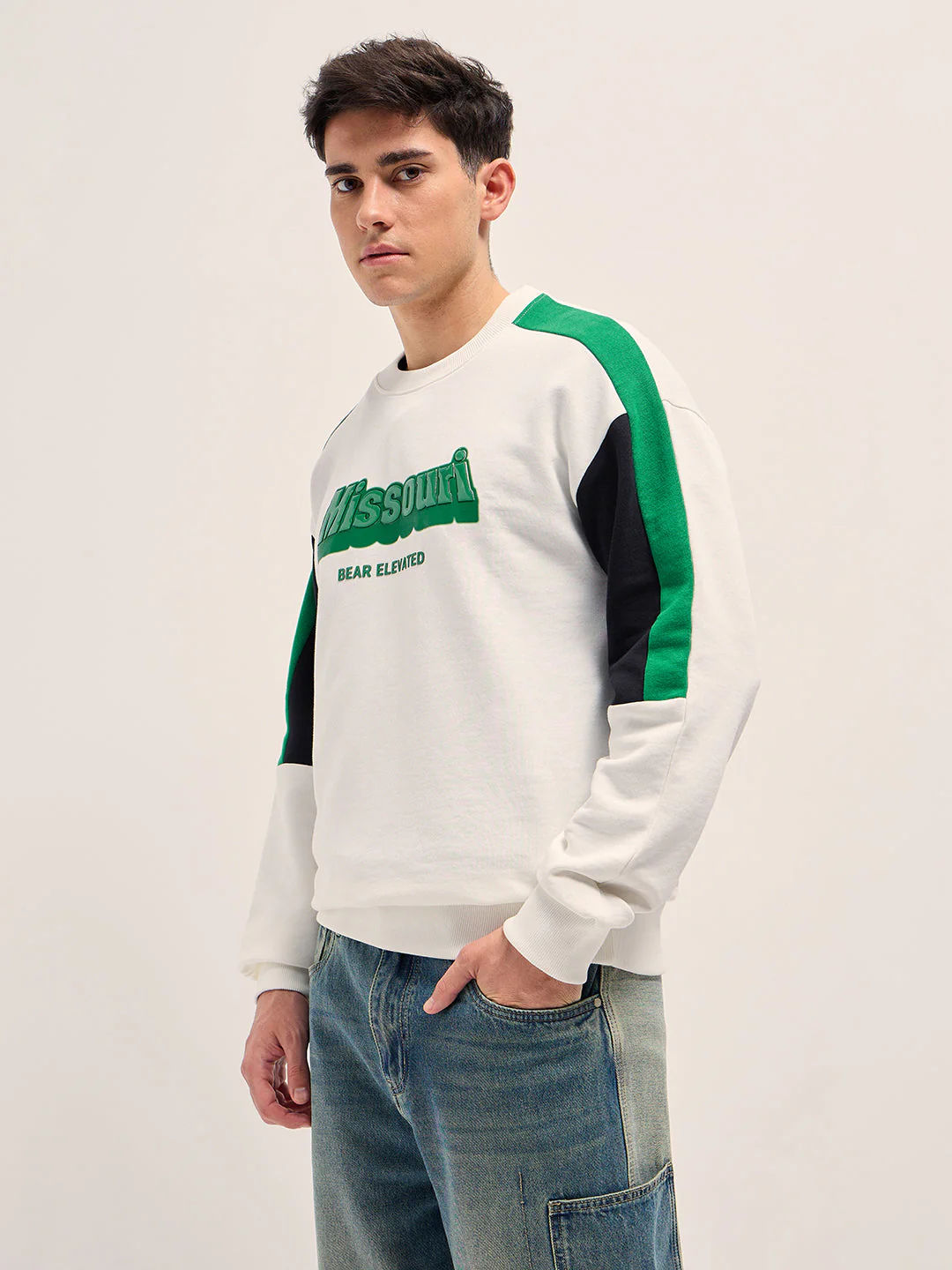 Men White Graphic Printed Relax Fit Crew Neck Sweatshirt - Image 3