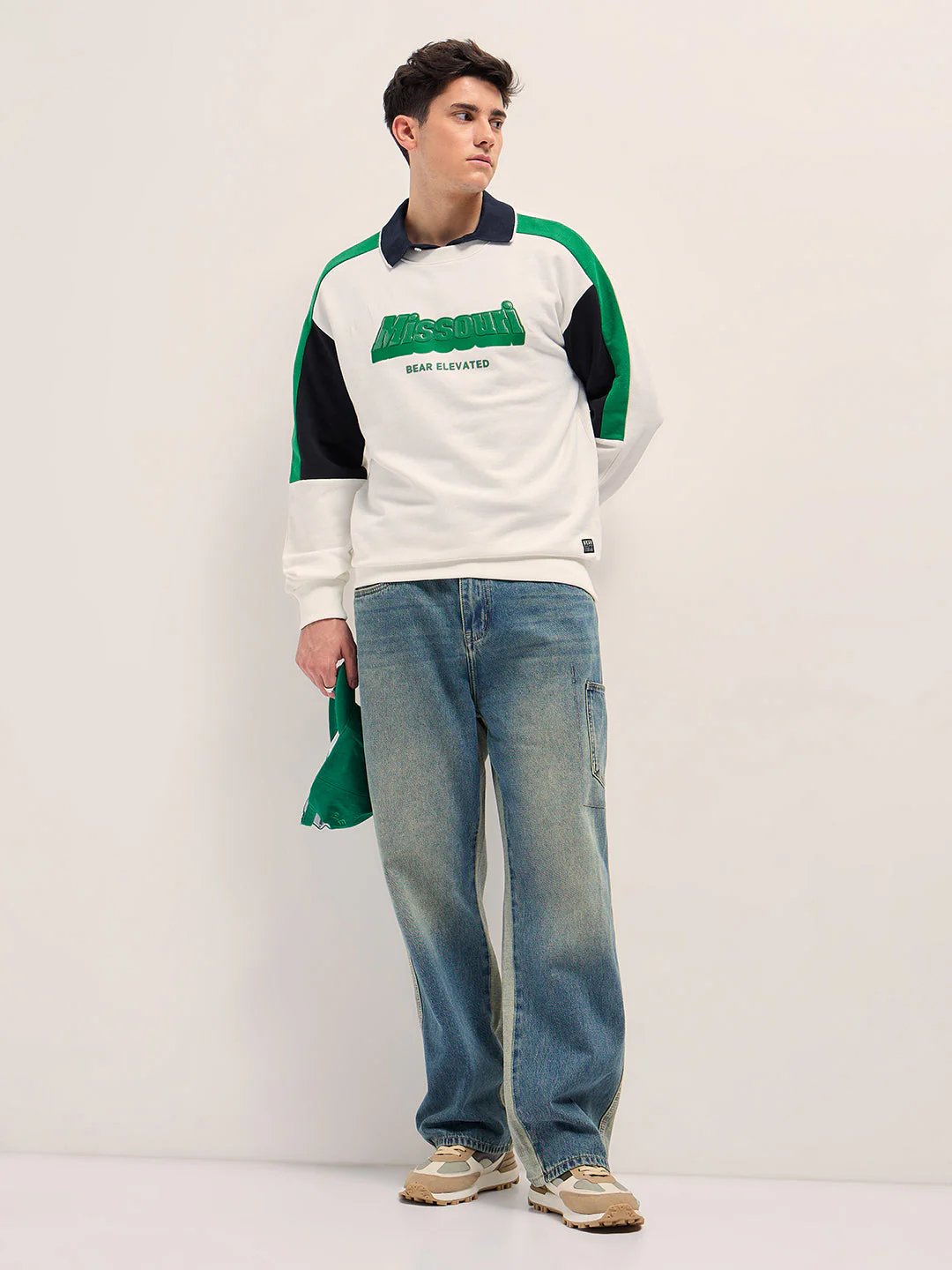 Men White Graphic Printed Relax Fit Crew Neck Sweatshirt - Image 4