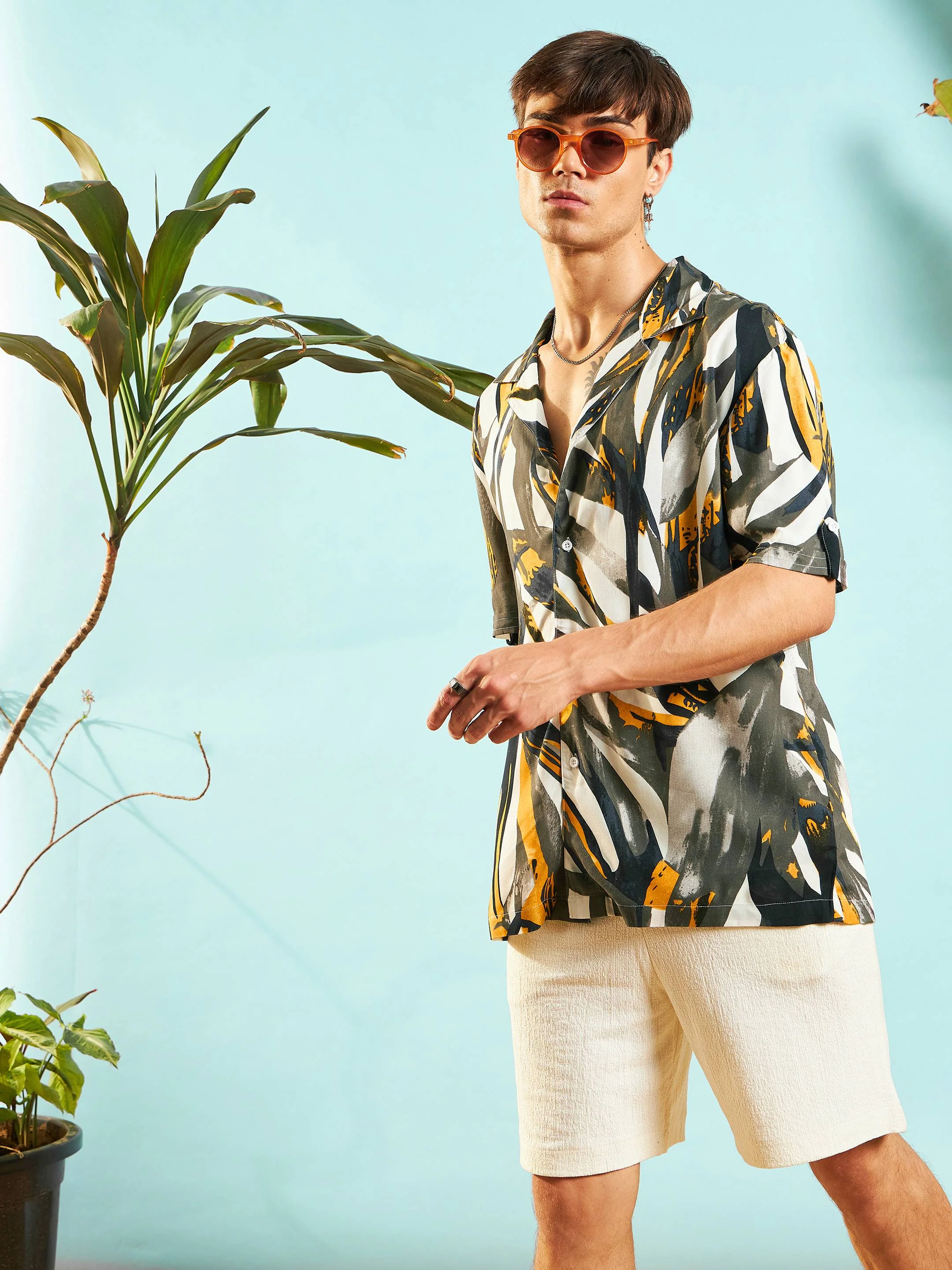 Men White & Grey Abstract Print Relax Fit Shirt - Image 3