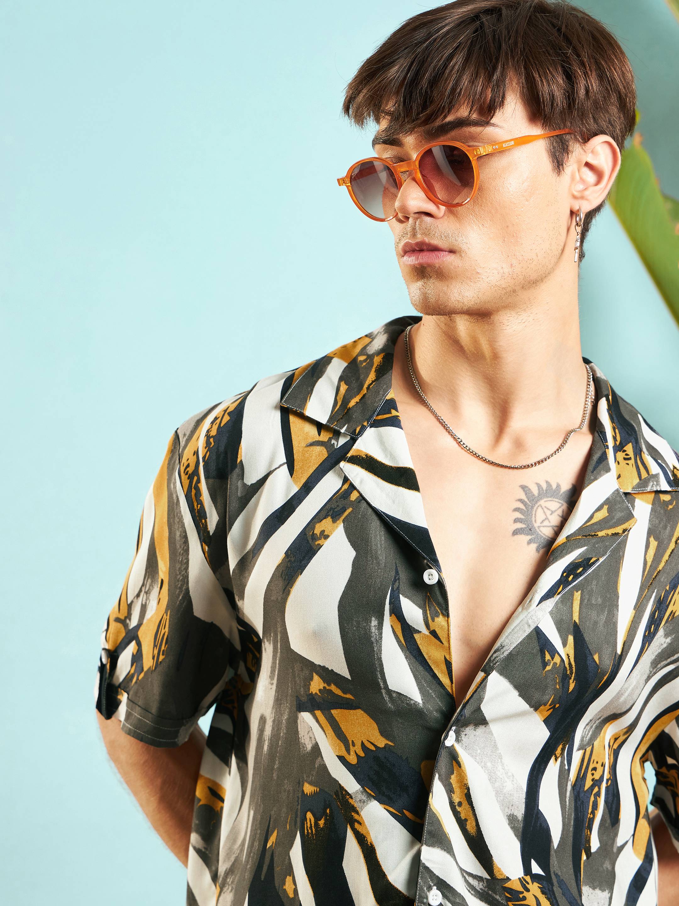 Men White & Grey Abstract Print Relax Fit Shirt - Image 4