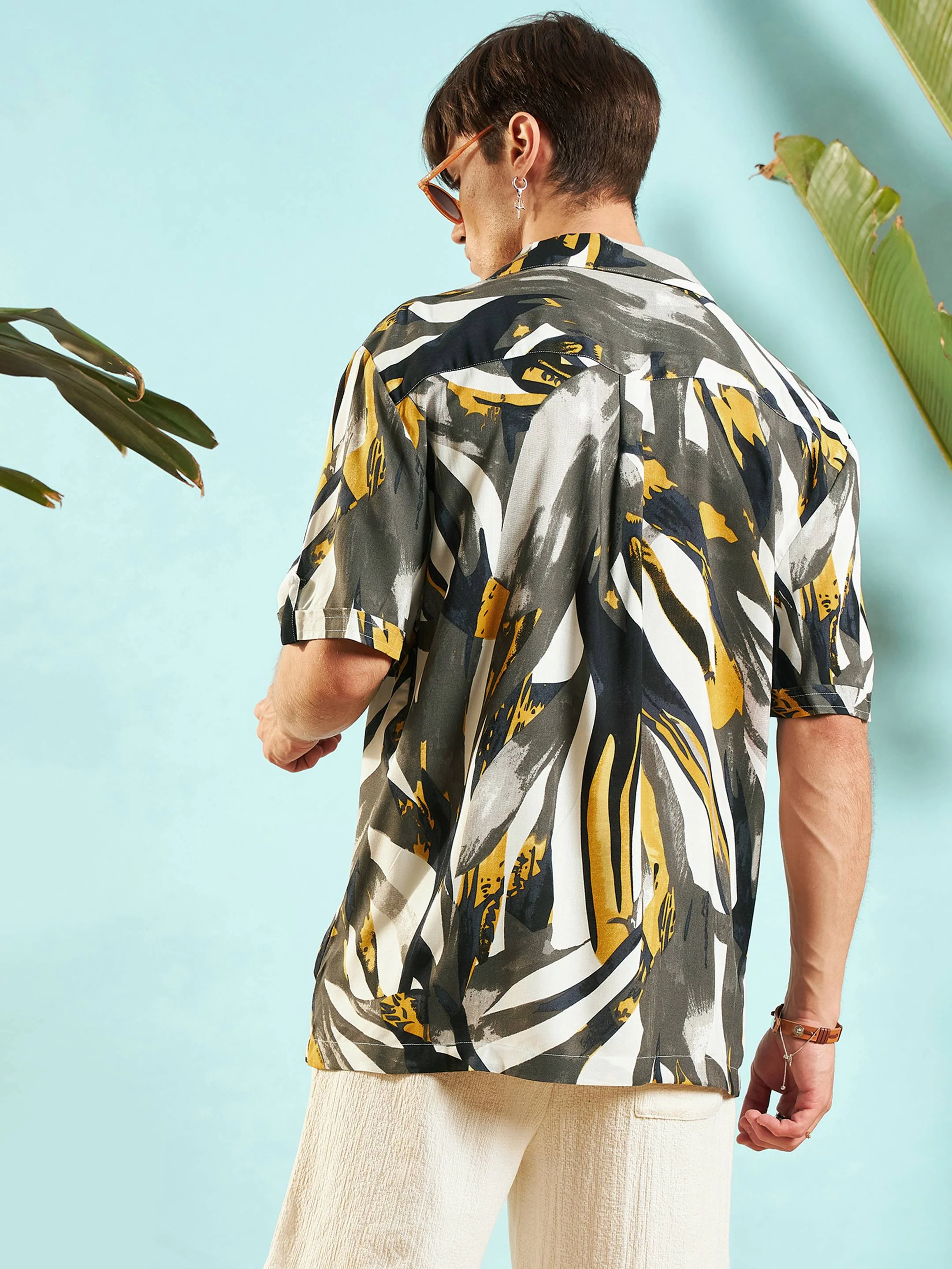 Men White & Grey Abstract Print Relax Fit Shirt - Image 5