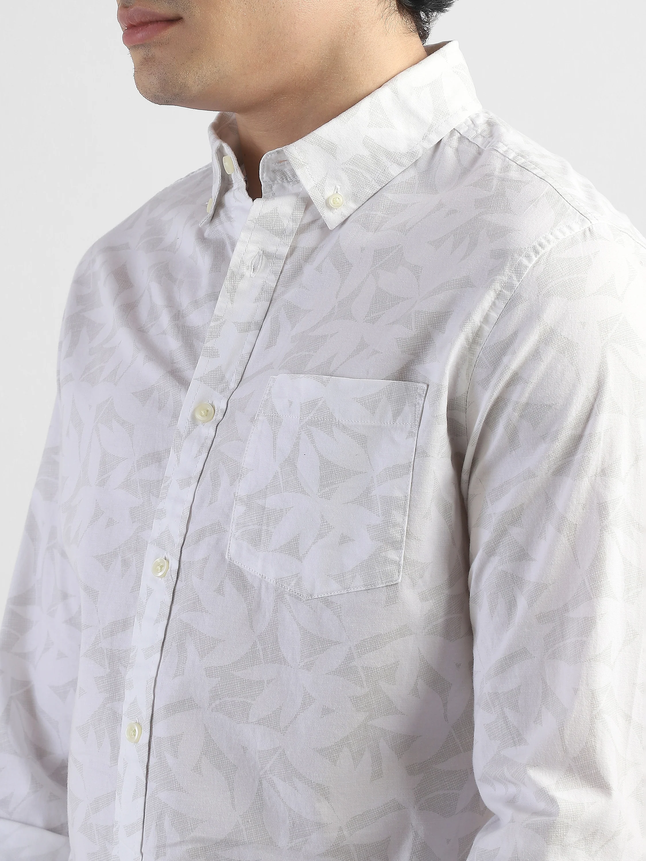 Men White Leaf Printed Regular Fit Shirt - Image 2