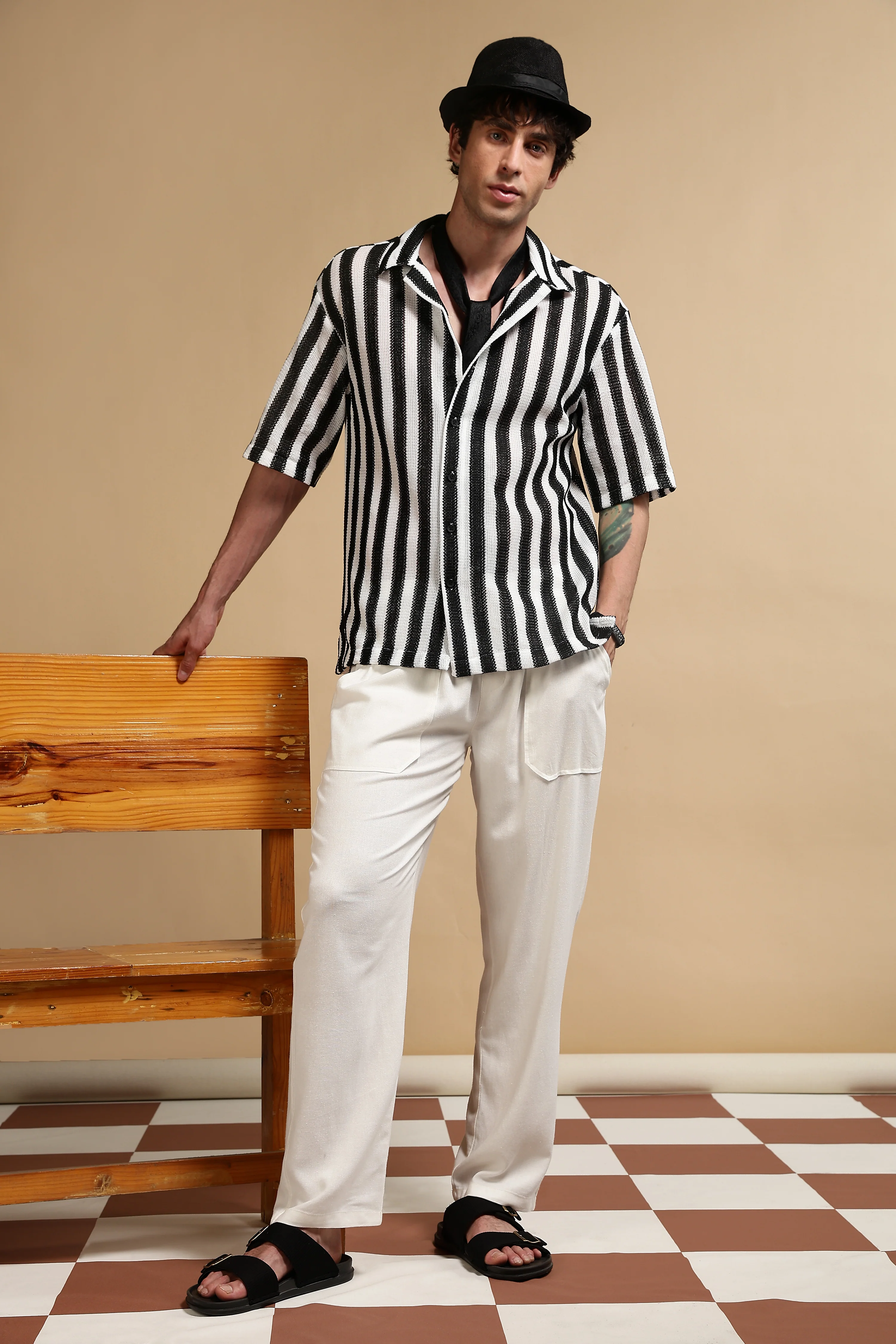 Men White Linen Blend Loose Fit Drawcord Trousers - Image 2