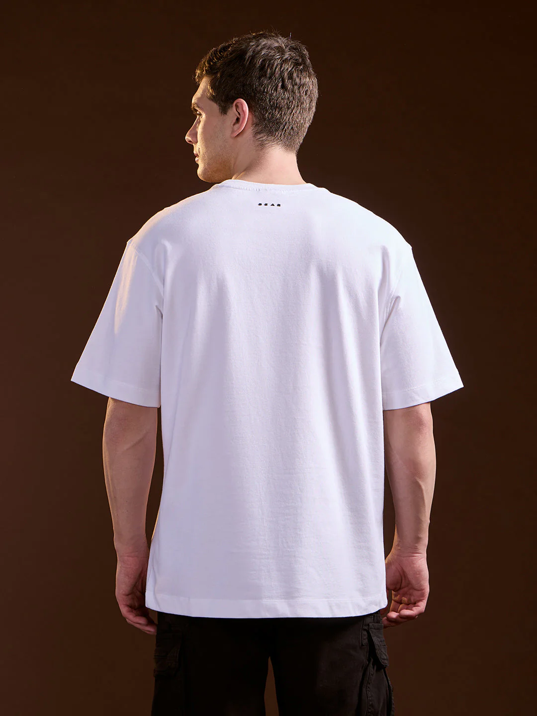 Men White Oversize Graphic Print Crew Neck T-shirt - Image 2